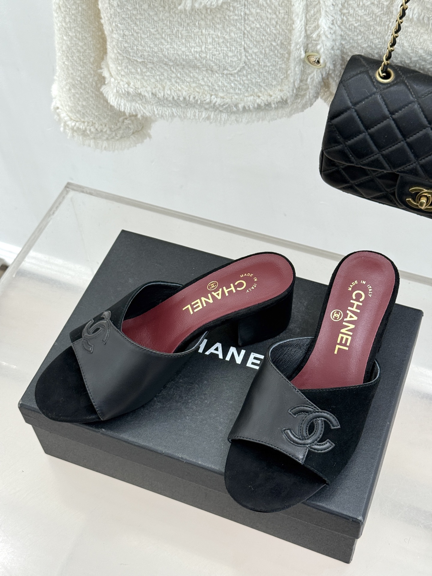 CHANE*｜小香26S双C拼接系列方头拖鞋凉鞋单鞋以拼接美学与复古方头重塑后空凉鞋的优雅范式。利落方头