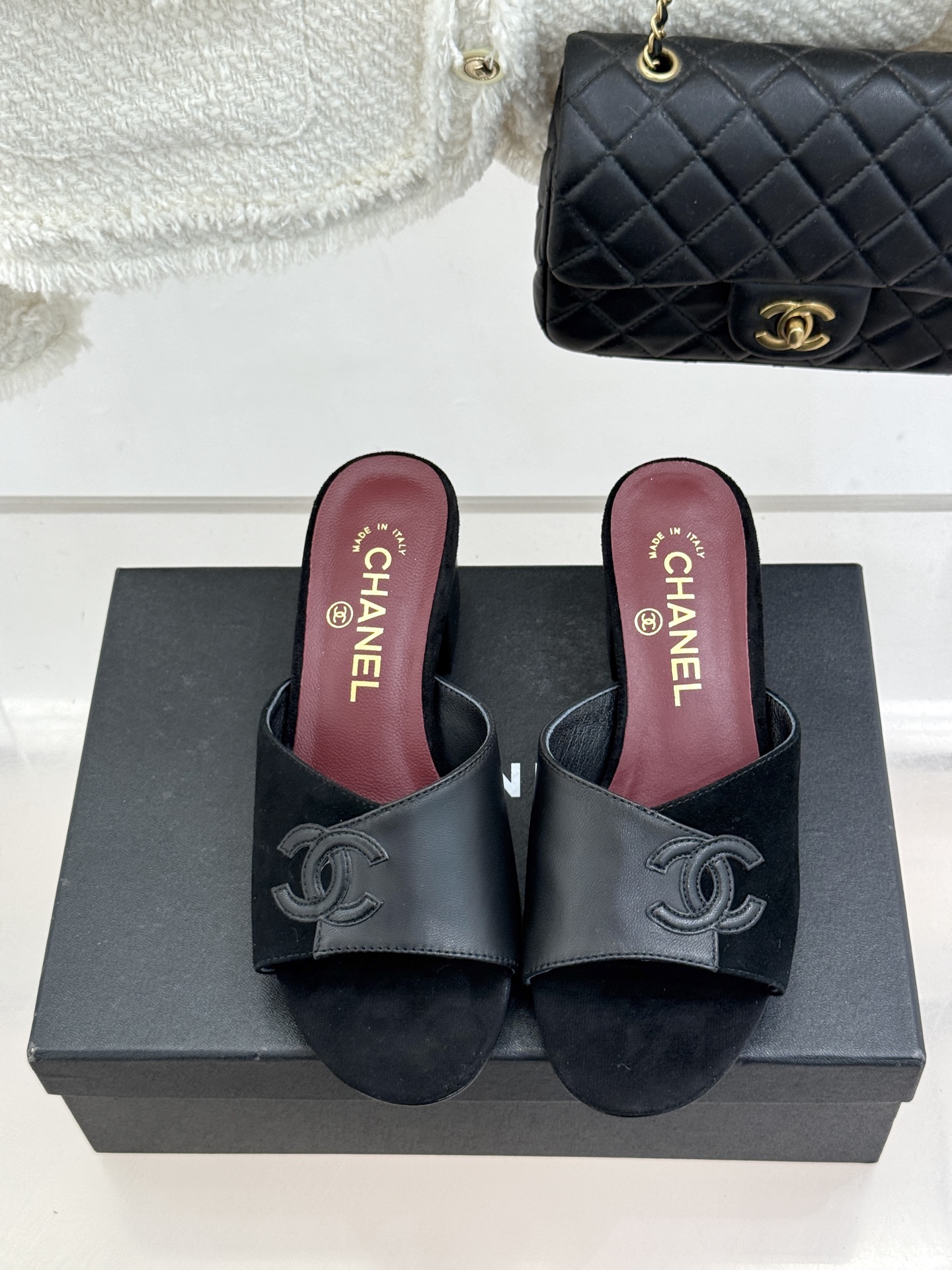 CHANE*｜小香26S双C拼接系列方头拖鞋凉鞋单鞋以拼接美学与复古方头重塑后空凉鞋的优雅范式。利落方头