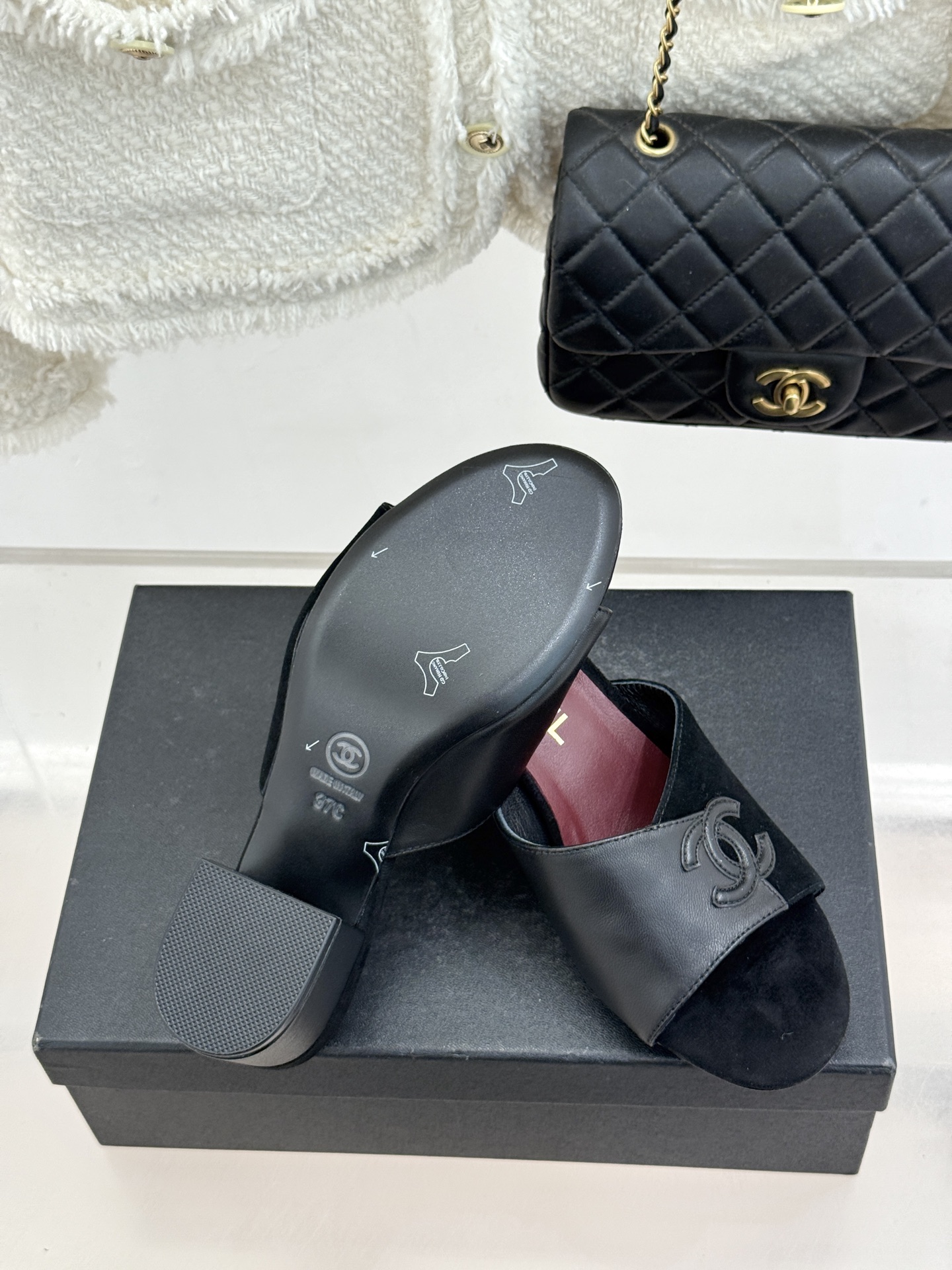 CHANE*｜小香26S双C拼接系列方头拖鞋凉鞋单鞋以拼接美学与复古方头重塑后空凉鞋的优雅范式。利落方头