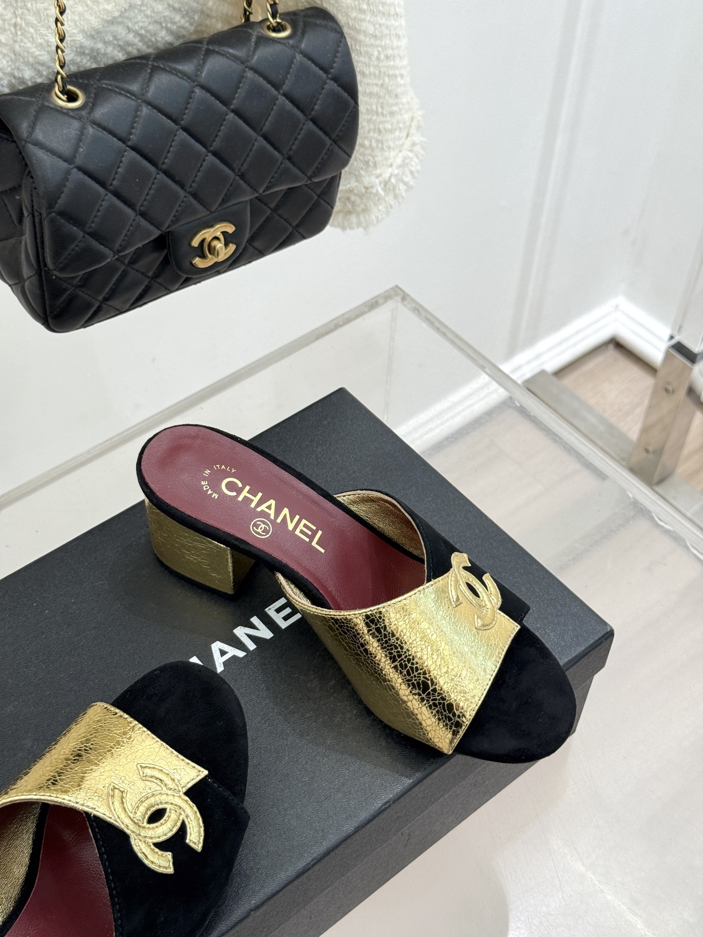 CHANE*｜小香26S双C拼接系列方头拖鞋凉鞋单鞋以拼接美学与复古方头重塑后空凉鞋的优雅范式。利落方头