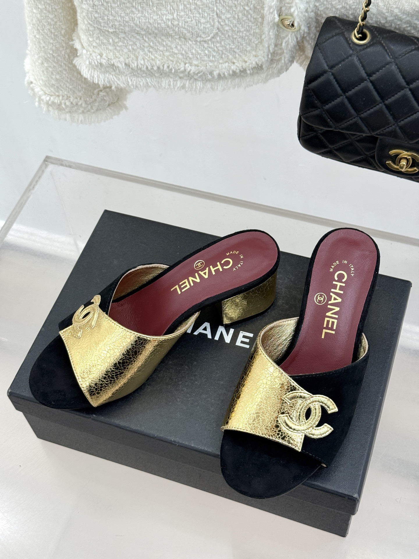 CHANE*｜小香26S双C拼接系列方头拖鞋凉鞋单鞋以拼接美学与复古方头重塑后空凉鞋的优雅范式。利落方头