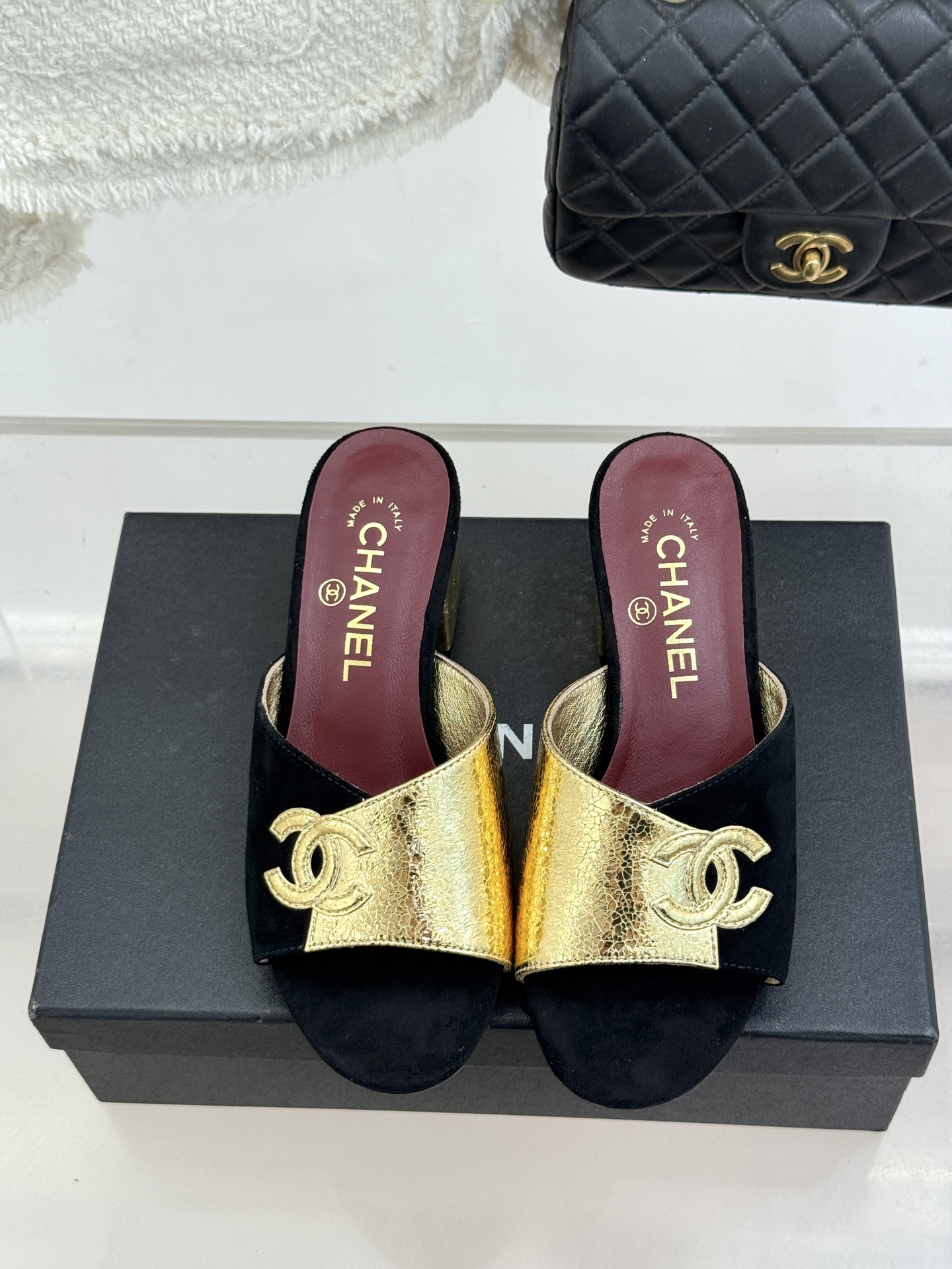 CHANE*｜小香26S双C拼接系列方头拖鞋凉鞋单鞋以拼接美学与复古方头重塑后空凉鞋的优雅范式。利落方头