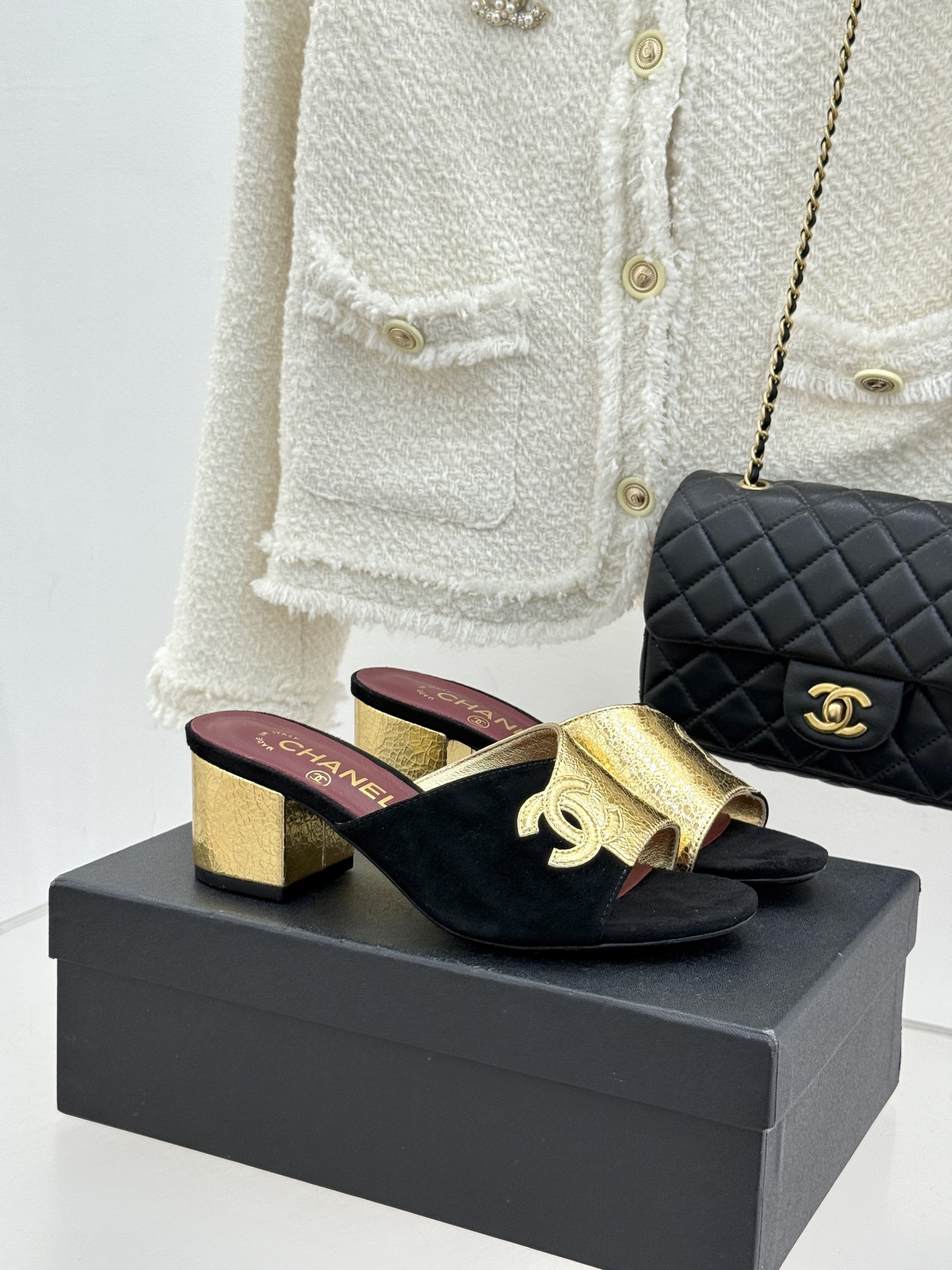 CHANE*｜小香26S双C拼接系列方头拖鞋凉鞋单鞋以拼接美学与复古方头重塑后空凉鞋的优雅范式。利落方头