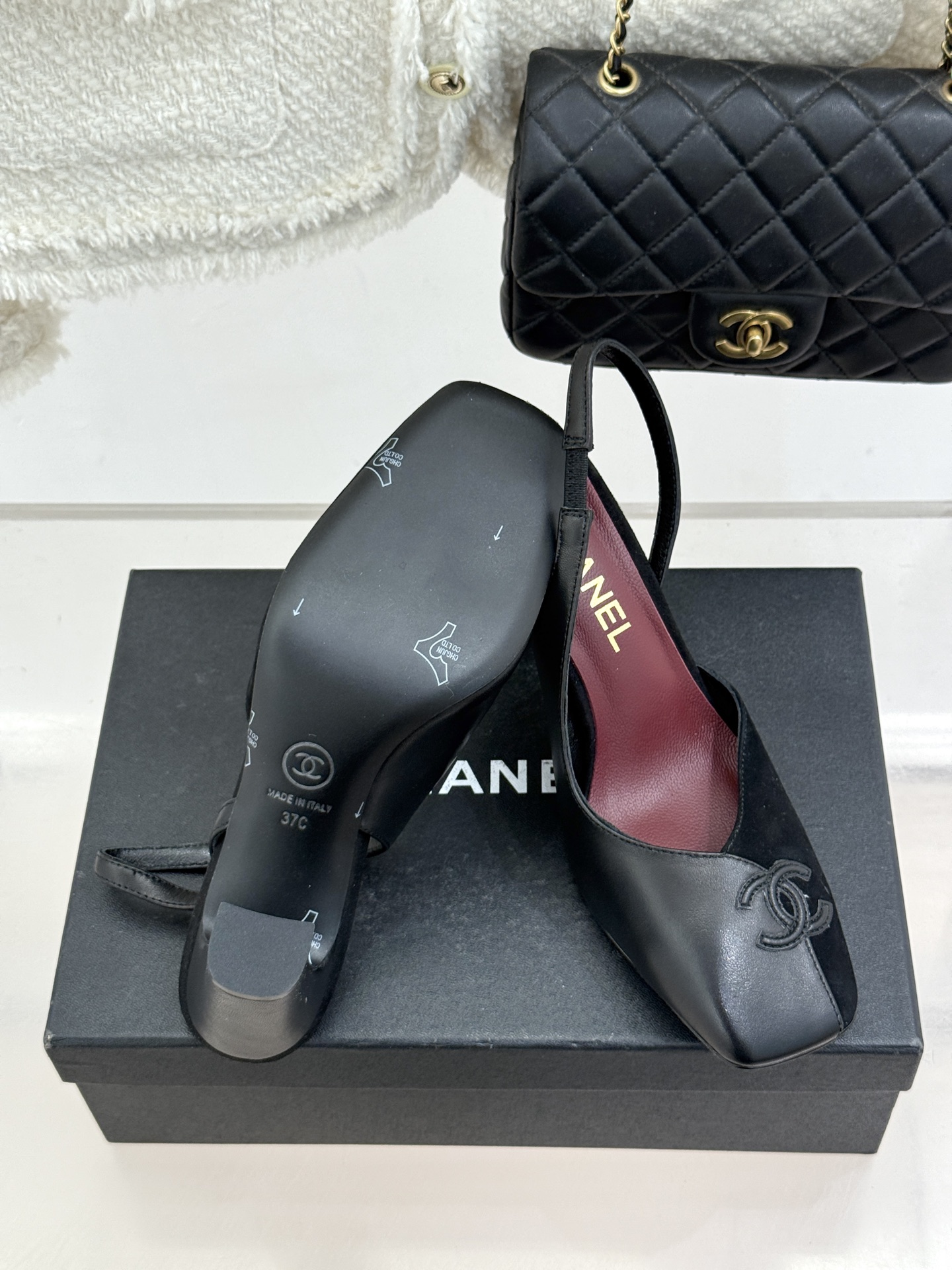 CHANE*｜小香26S双C拼接系列方头拖鞋凉鞋单鞋以拼接美学与复古方头重塑后空凉鞋的优雅范式。利落方头