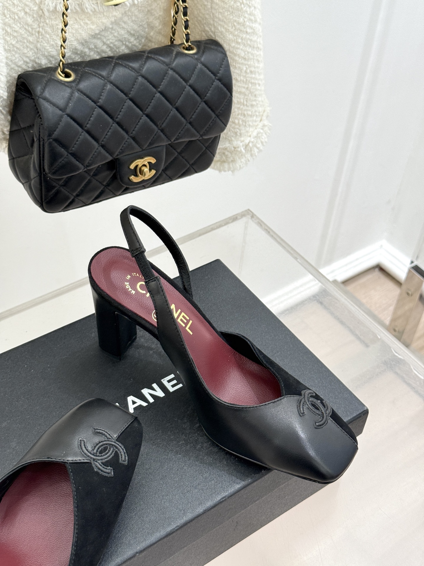 CHANE*｜小香26S双C拼接系列方头拖鞋凉鞋单鞋以拼接美学与复古方头重塑后空凉鞋的优雅范式。利落方头