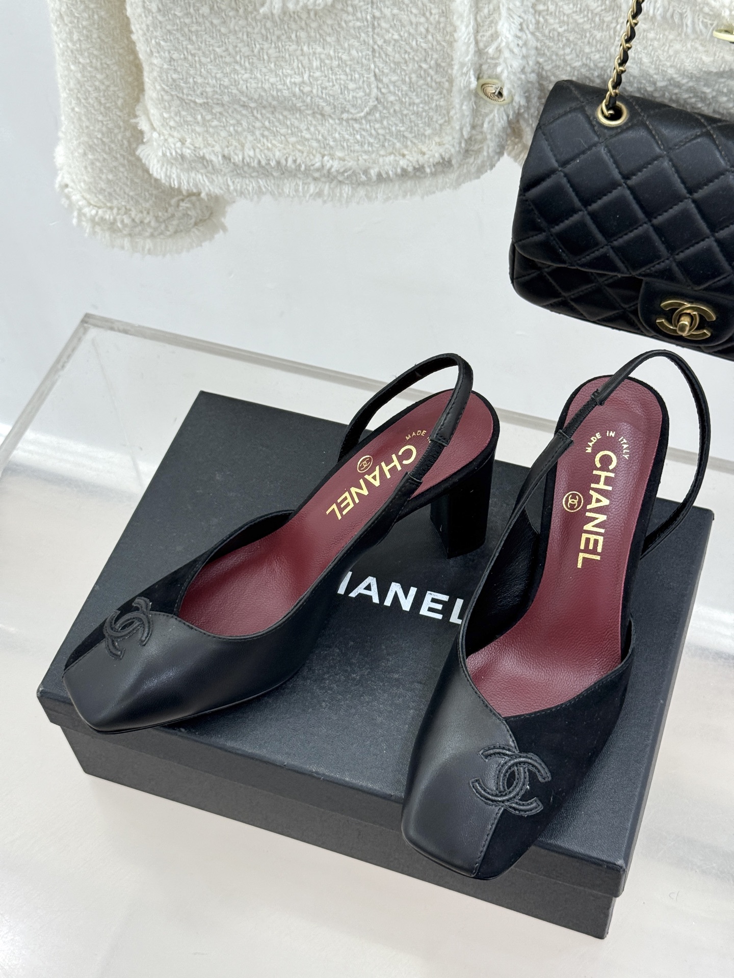 CHANE*｜小香26S双C拼接系列方头拖鞋凉鞋单鞋以拼接美学与复古方头重塑后空凉鞋的优雅范式。利落方头