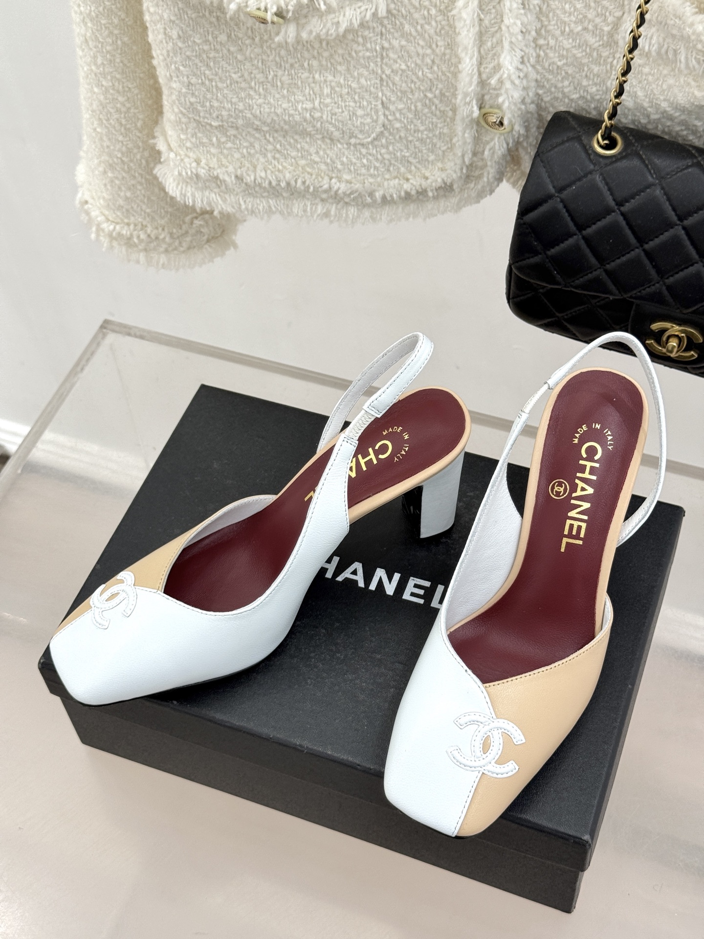 CHANE*｜小香26S双C拼接系列方头拖鞋凉鞋单鞋以拼接美学与复古方头重塑后空凉鞋的优雅范式。利落方头