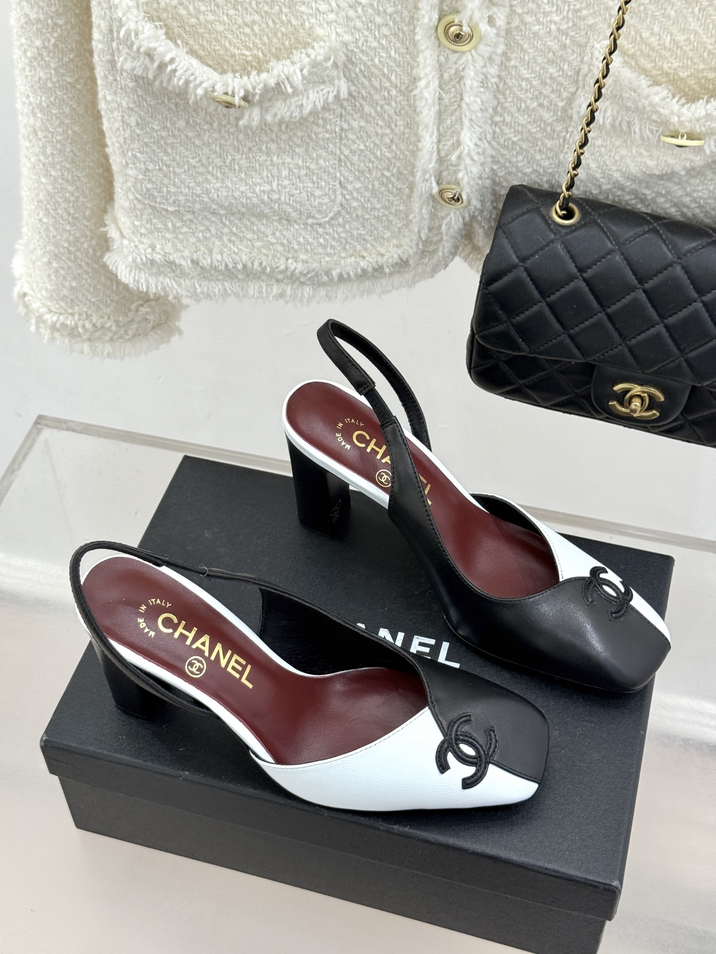 CHANE*｜小香26S双C拼接系列方头拖鞋凉鞋单鞋以拼接美学与复古方头重塑后空凉鞋的优雅范式。利落方头