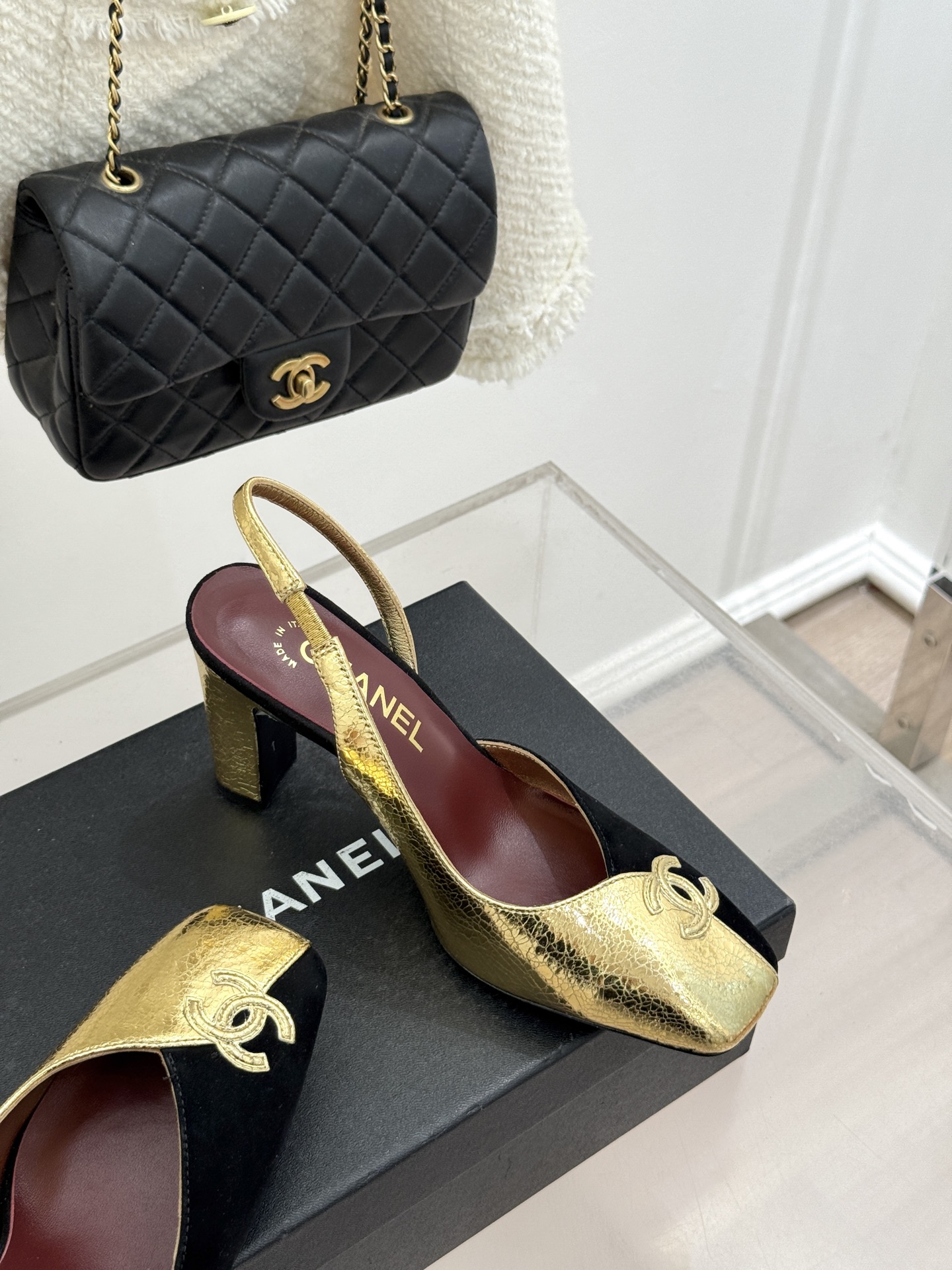 CHANE*｜小香26S双C拼接系列方头拖鞋凉鞋单鞋以拼接美学与复古方头重塑后空凉鞋的优雅范式。利落方头