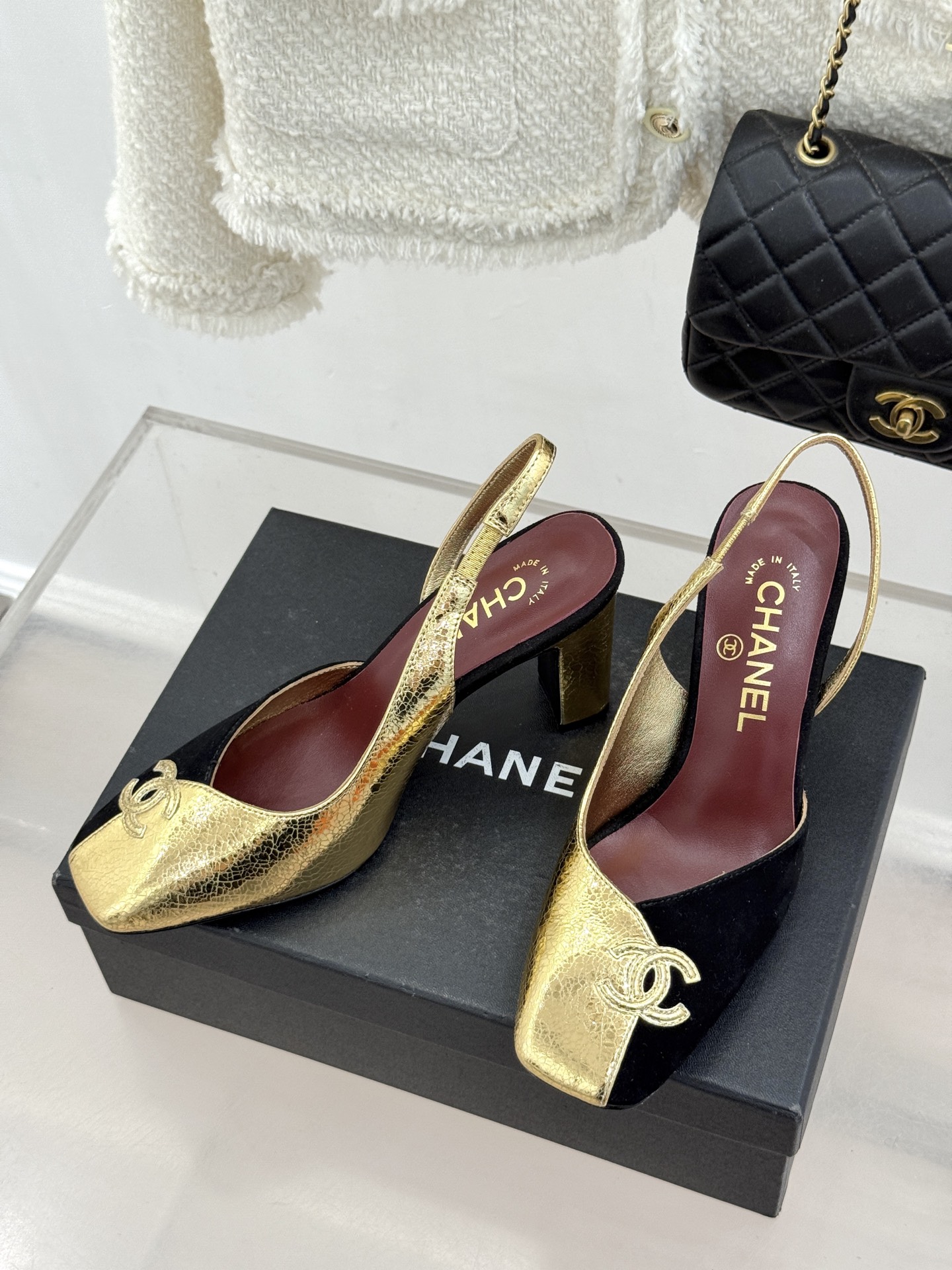 CHANE*｜小香26S双C拼接系列方头拖鞋凉鞋单鞋以拼接美学与复古方头重塑后空凉鞋的优雅范式。利落方头