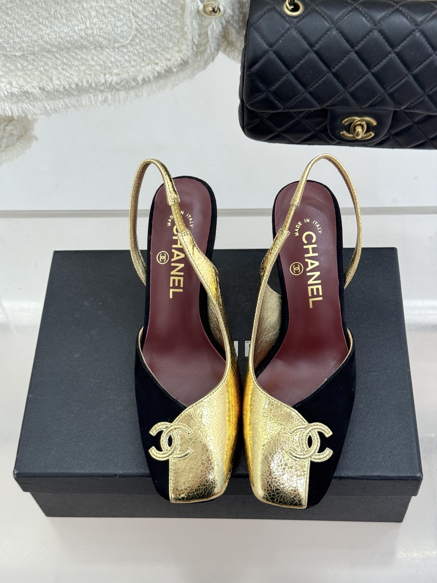 CHANE*｜小香26S双C拼接系列方头拖鞋凉鞋单鞋以拼接美学与复古方头重塑后空凉鞋的优雅范式。利落方头