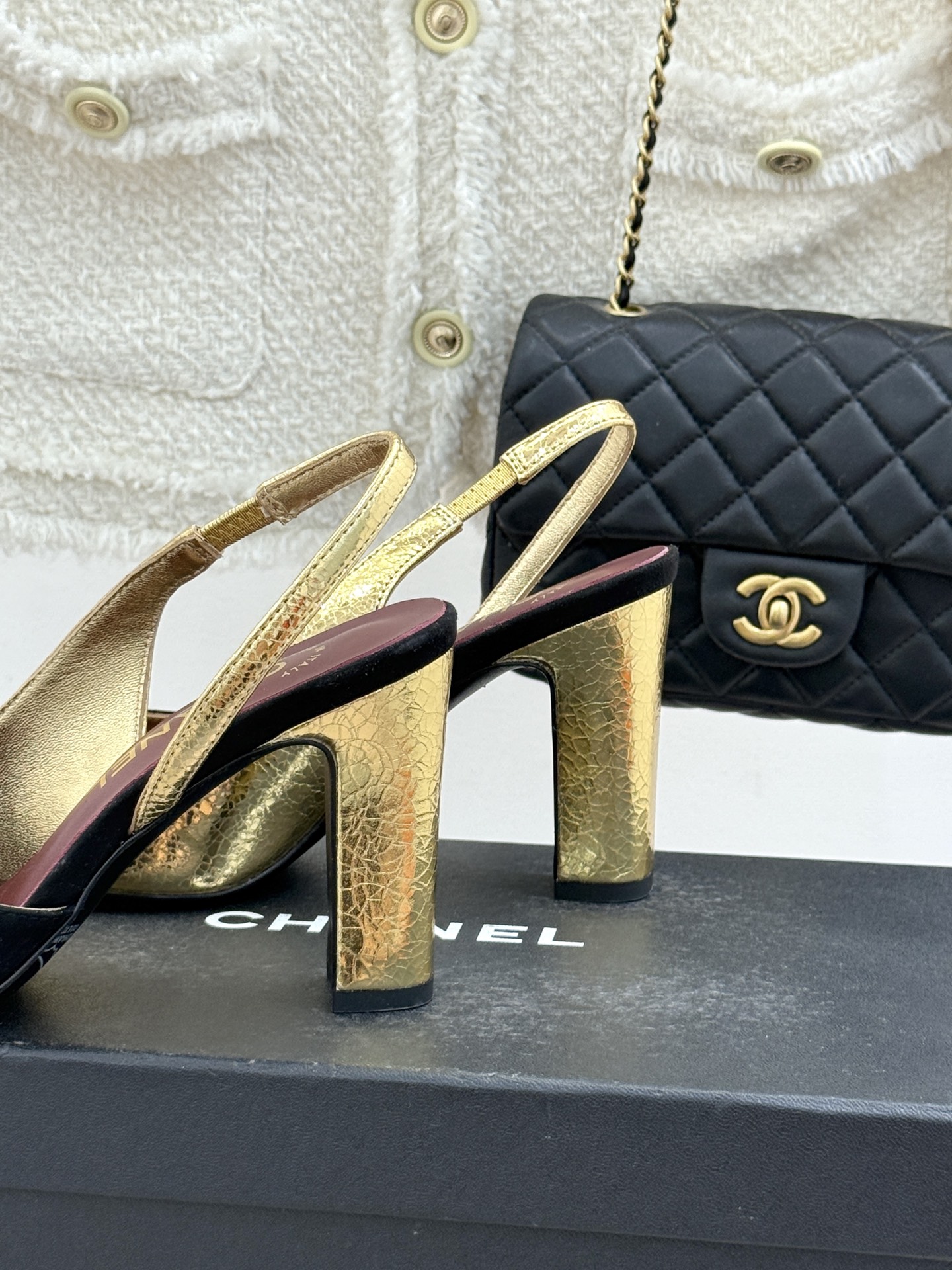 CHANE*｜小香26S双C拼接系列方头拖鞋凉鞋单鞋以拼接美学与复古方头重塑后空凉鞋的优雅范式。利落方头