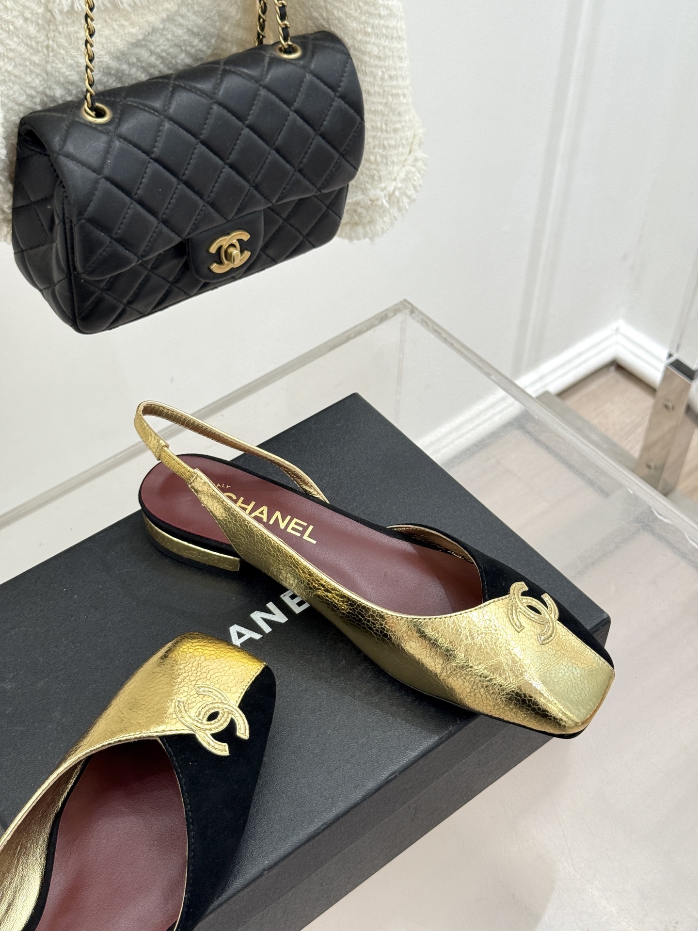 CHANE*｜小香26S双C拼接系列方头拖鞋凉鞋单鞋以拼接美学与复古方头重塑后空凉鞋的优雅范式。利落方头