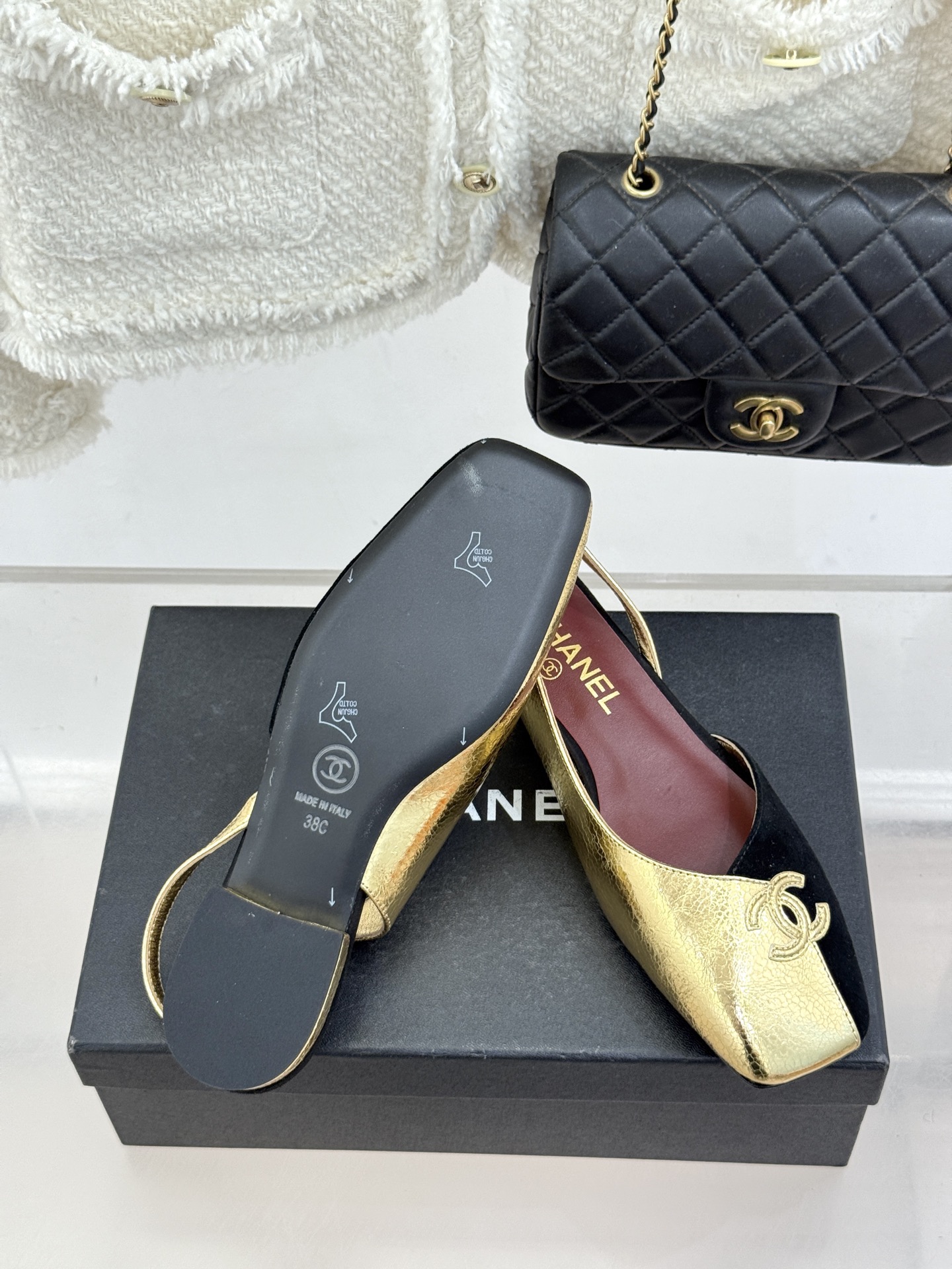 CHANE*｜小香26S双C拼接系列方头拖鞋凉鞋单鞋以拼接美学与复古方头重塑后空凉鞋的优雅范式。利落方头