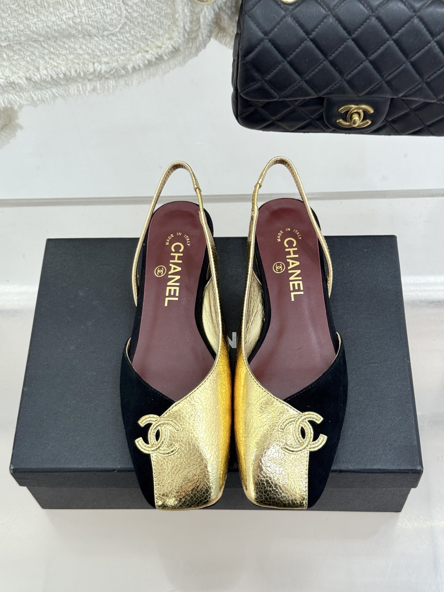 CHANE*｜小香26S双C拼接系列方头拖鞋凉鞋单鞋以拼接美学与复古方头重塑后空凉鞋的优雅范式。利落方头