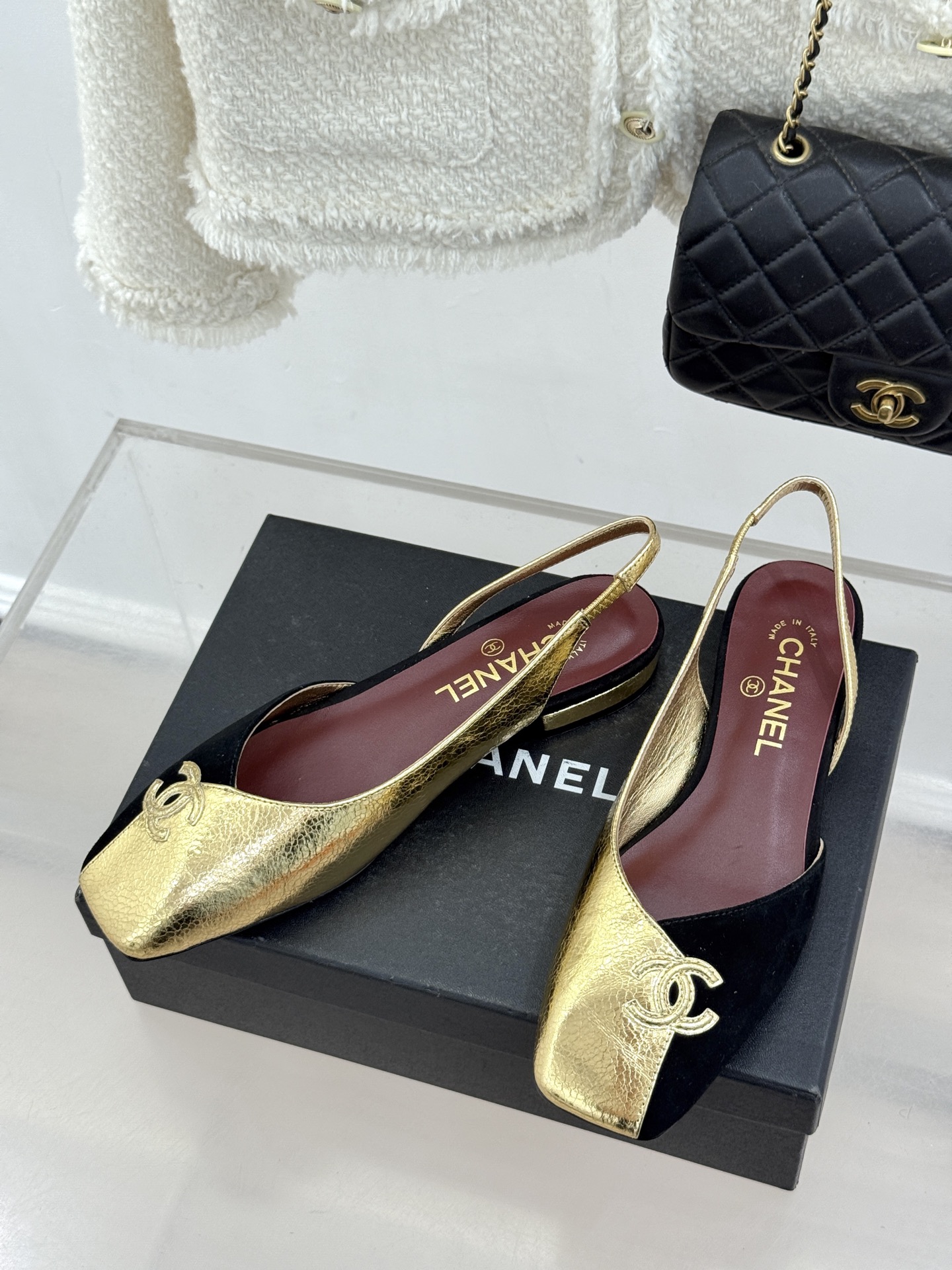 CHANE*｜小香26S双C拼接系列方头拖鞋凉鞋单鞋以拼接美学与复古方头重塑后空凉鞋的优雅范式。利落方头