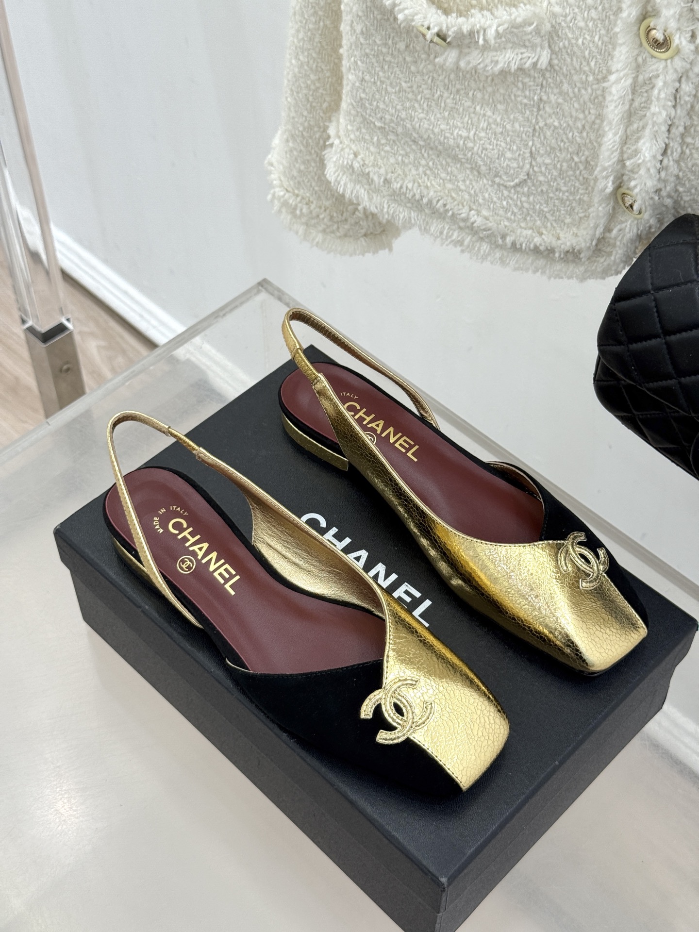 CHANE*｜小香26S双C拼接系列方头拖鞋凉鞋单鞋以拼接美学与复古方头重塑后空凉鞋的优雅范式。利落方头