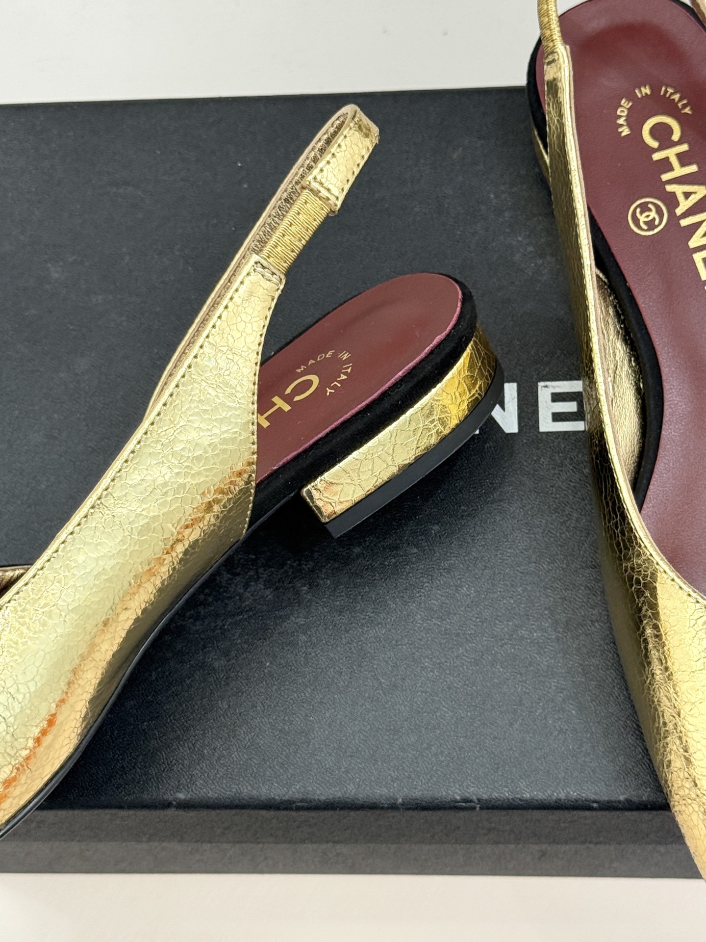 CHANE*｜小香26S双C拼接系列方头拖鞋凉鞋单鞋以拼接美学与复古方头重塑后空凉鞋的优雅范式。利落方头