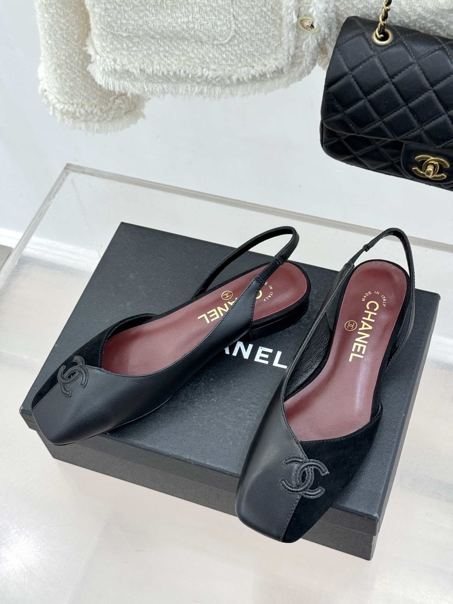 CHANE*｜小香26S双C拼接系列方头拖鞋凉鞋单鞋以拼接美学与复古方头重塑后空凉鞋的优雅范式。利落方头