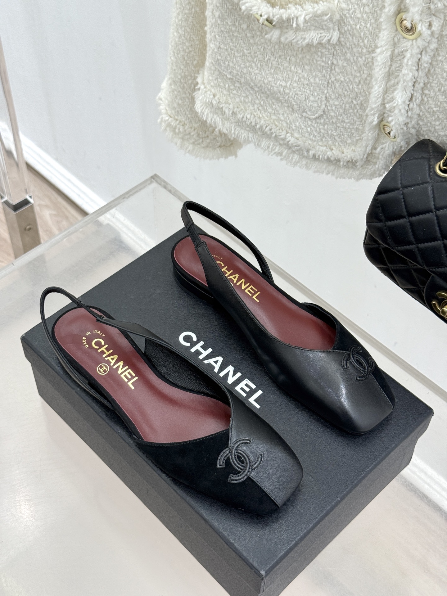 CHANE*｜小香26S双C拼接系列方头拖鞋凉鞋单鞋以拼接美学与复古方头重塑后空凉鞋的优雅范式。利落方头