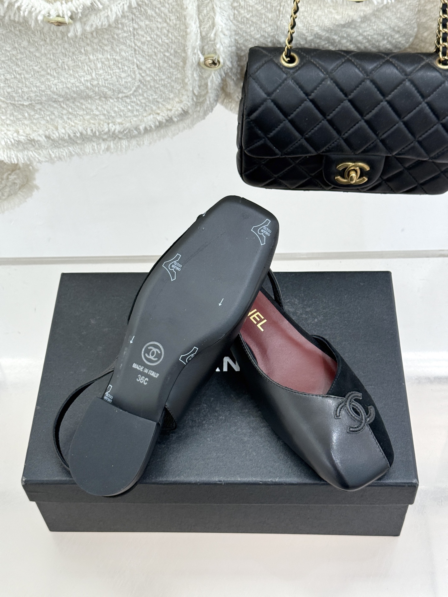 CHANE*｜小香26S双C拼接系列方头拖鞋凉鞋单鞋以拼接美学与复古方头重塑后空凉鞋的优雅范式。利落方头