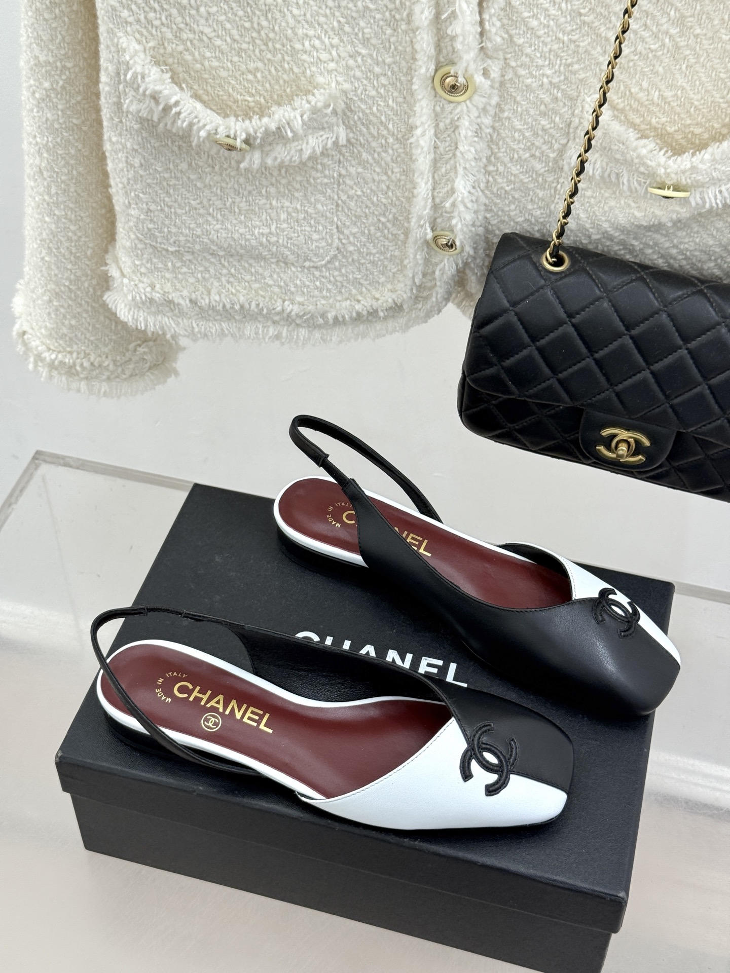 CHANE*｜小香26S双C拼接系列方头拖鞋凉鞋单鞋以拼接美学与复古方头重塑后空凉鞋的优雅范式。利落方头