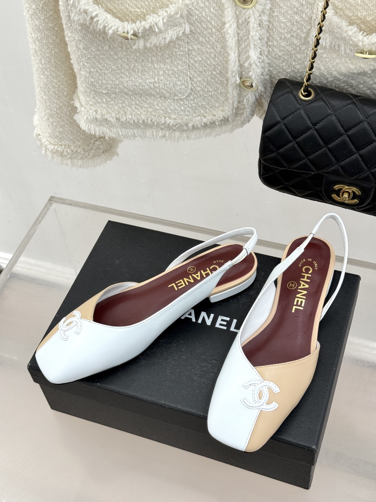 CHANE*｜小香26S双C拼接系列方头拖鞋凉鞋单鞋以拼接美学与复古方头重塑后空凉鞋的优雅范式。利落方头