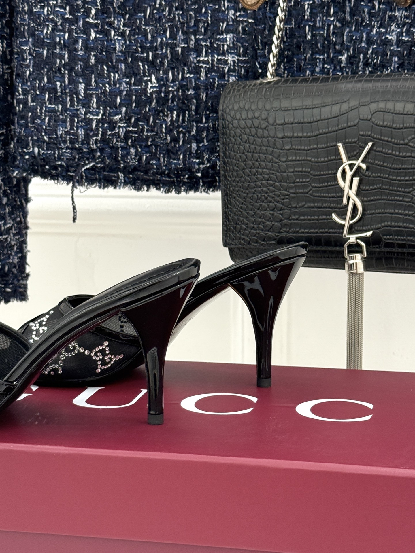 Gucci/古驰26WF新品网纱水钻高跟凉鞋拖鞋在一双凉鞋上续写百年奢韵。是复古与璀璨的惊艳邂逅让每一步