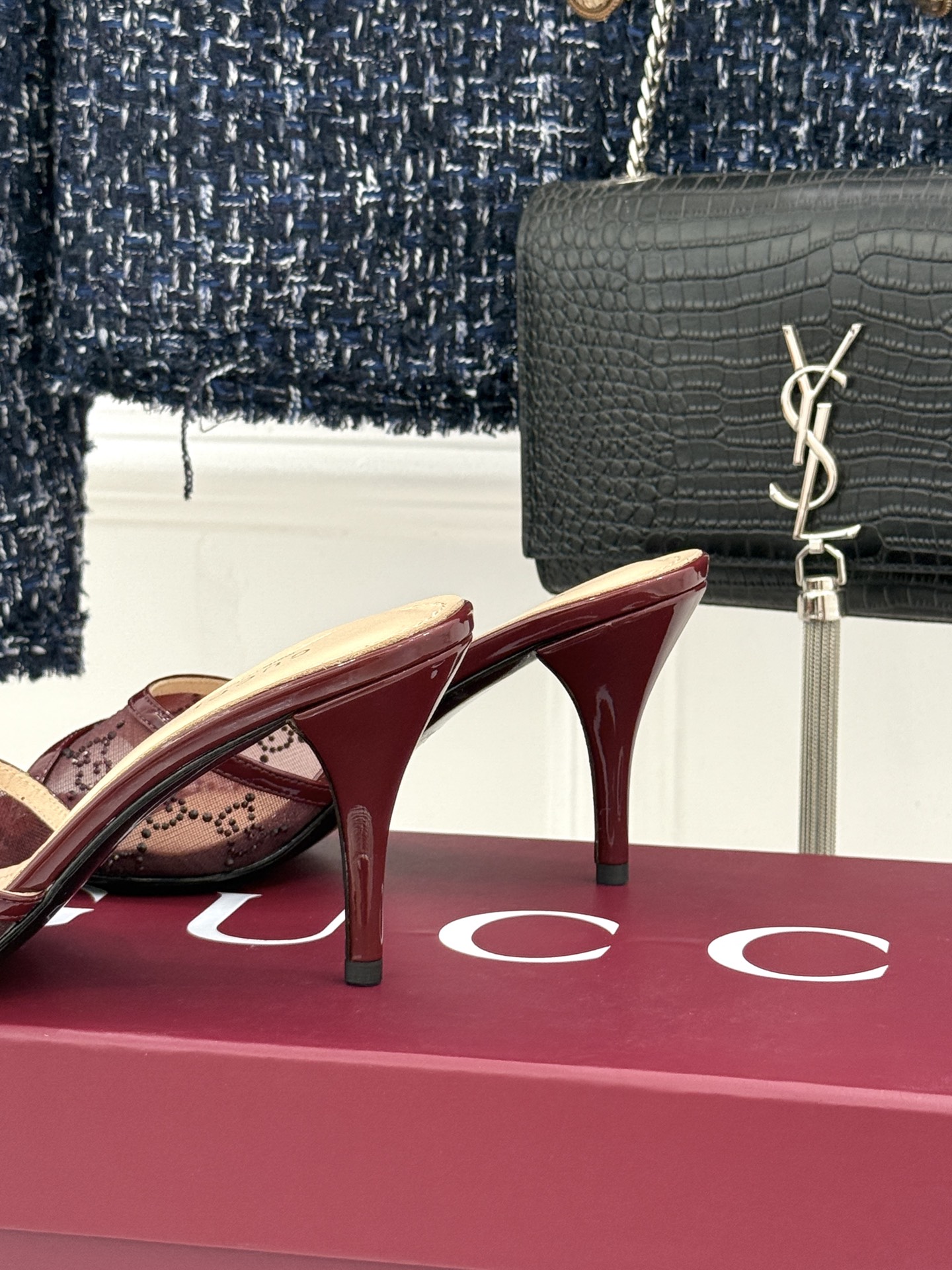 Gucci/古驰26WF新品网纱水钻高跟凉鞋拖鞋在一双凉鞋上续写百年奢韵。是复古与璀璨的惊艳邂逅让每一步