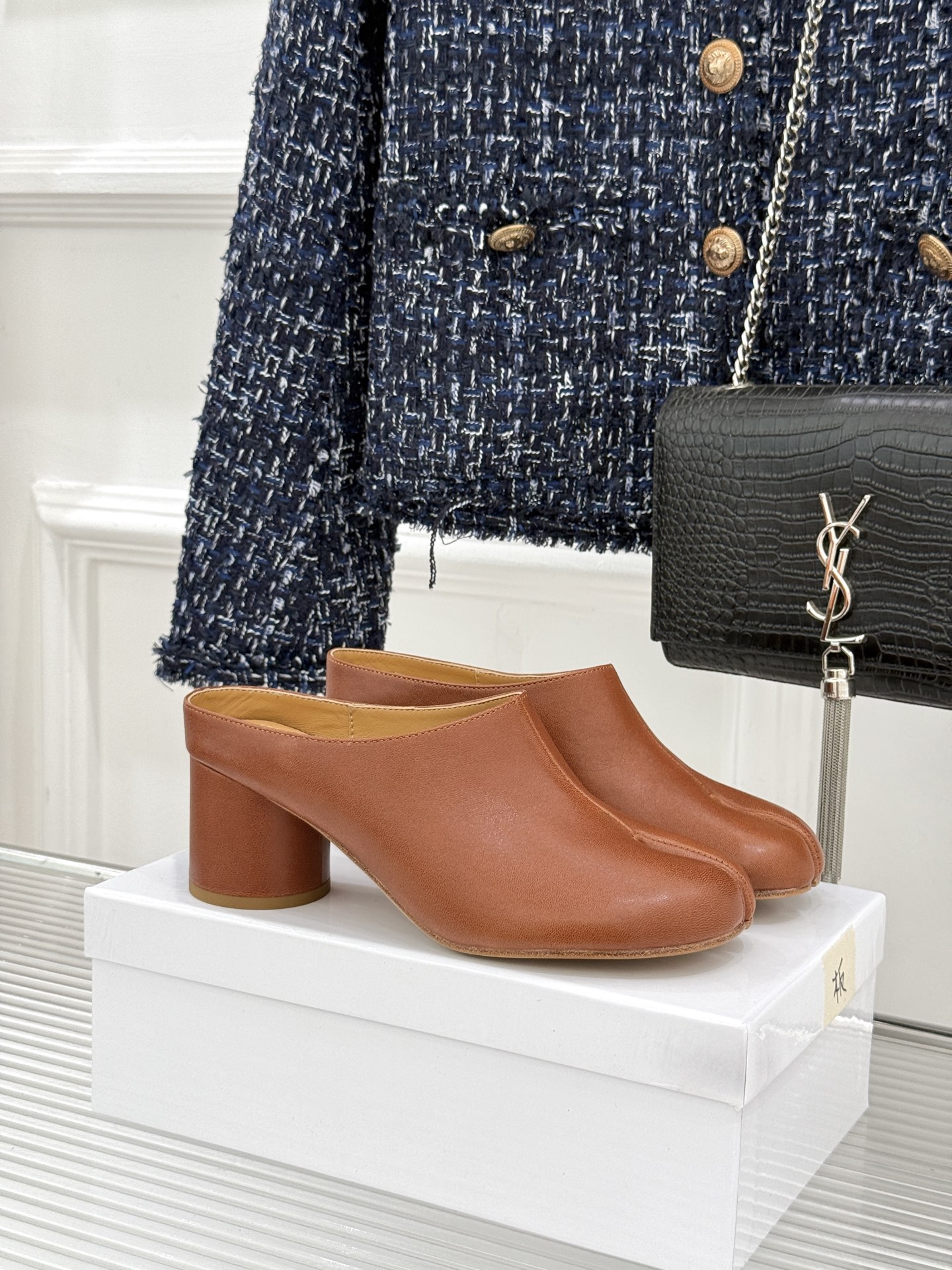 MaisonMargiela｜MM6马吉拉26WF新品分趾粗跟半拖标志性分趾鞋头搭配利落穆勒拖型一脚蹬设