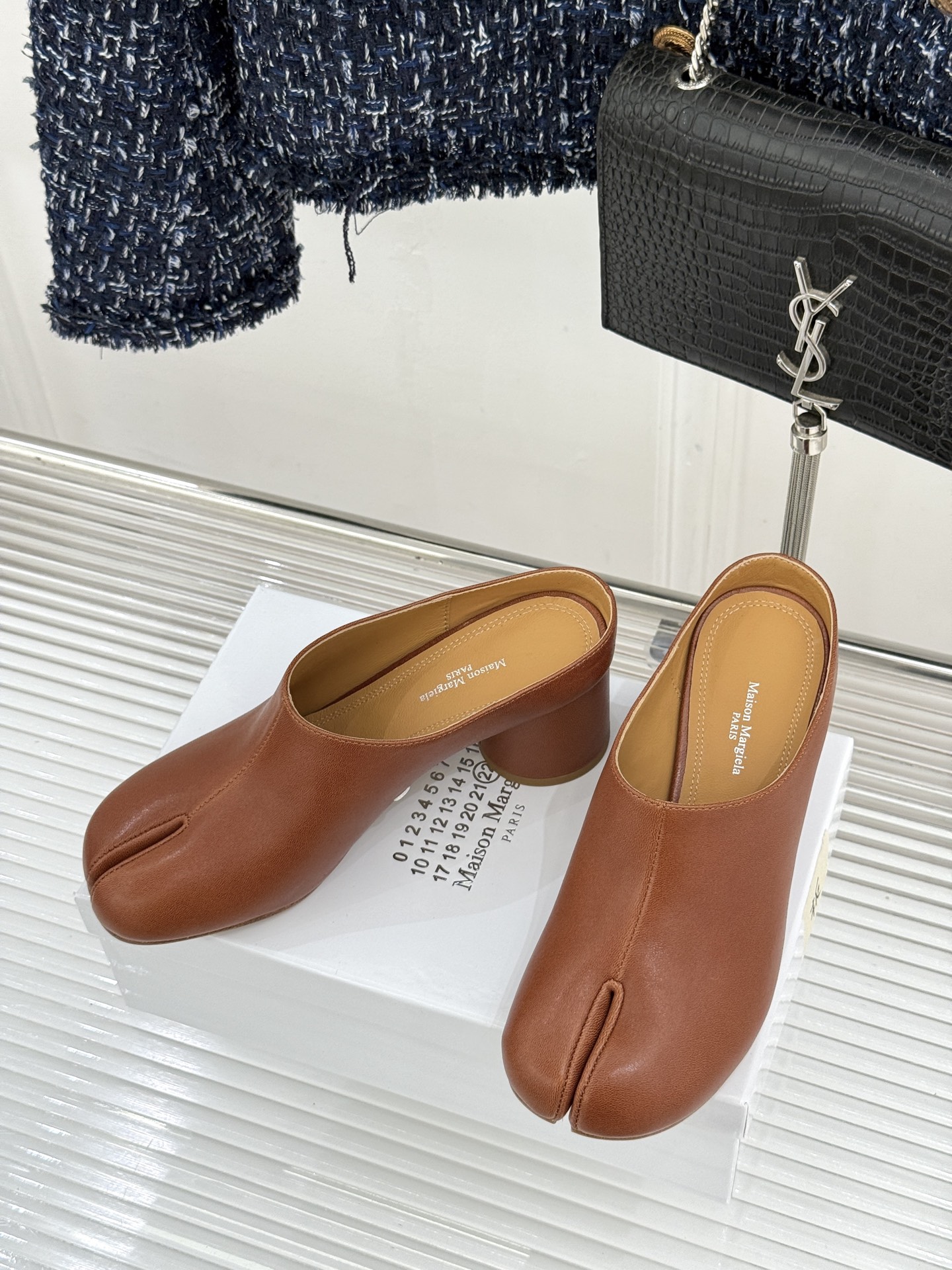 MaisonMargiela｜MM6马吉拉26WF新品分趾粗跟半拖标志性分趾鞋头搭配利落穆勒拖型一脚蹬设