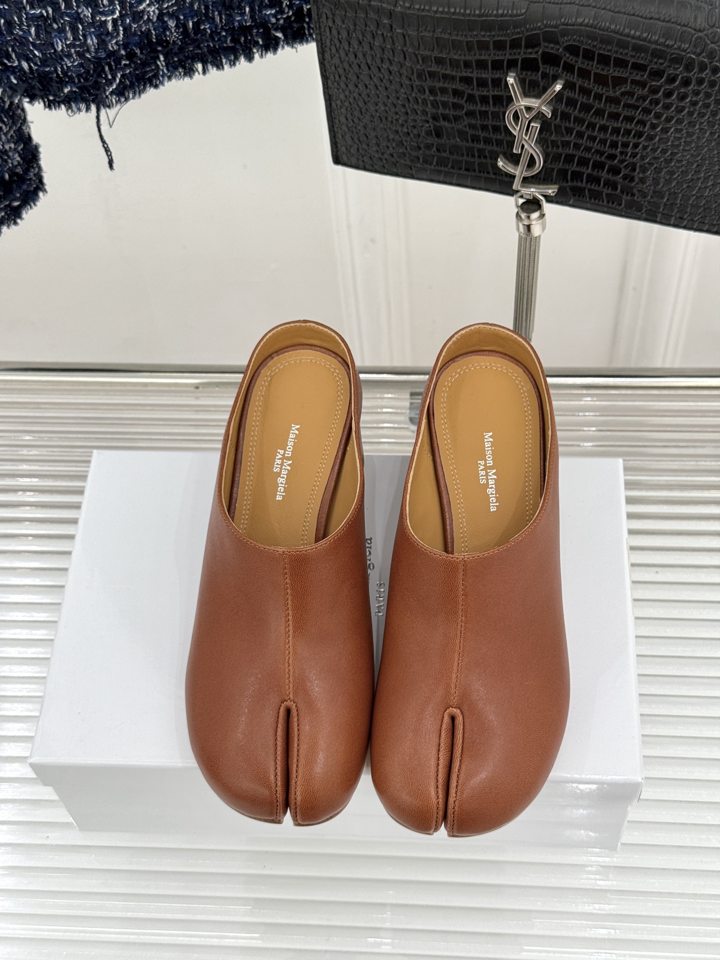 MaisonMargiela｜MM6马吉拉26WF新品分趾粗跟半拖标志性分趾鞋头搭配利落穆勒拖型一脚蹬设