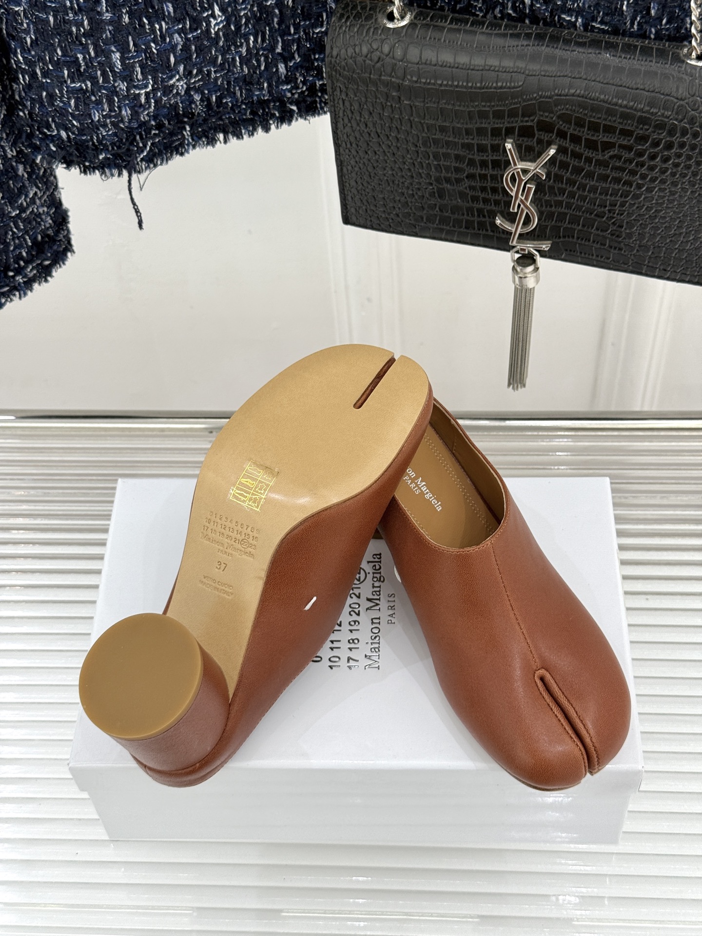 MaisonMargiela｜MM6马吉拉26WF新品分趾粗跟半拖标志性分趾鞋头搭配利落穆勒拖型一脚蹬设