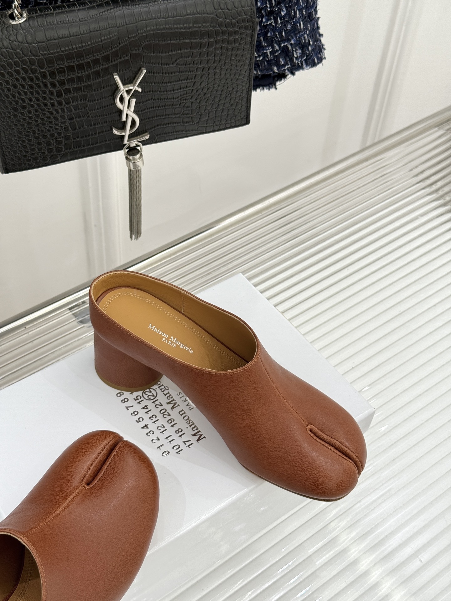 MaisonMargiela｜MM6马吉拉26WF新品分趾粗跟半拖标志性分趾鞋头搭配利落穆勒拖型一脚蹬设