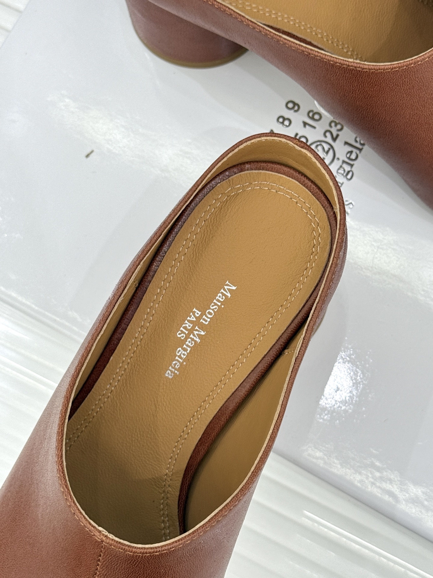 MaisonMargiela｜MM6马吉拉26WF新品分趾粗跟半拖标志性分趾鞋头搭配利落穆勒拖型一脚蹬设