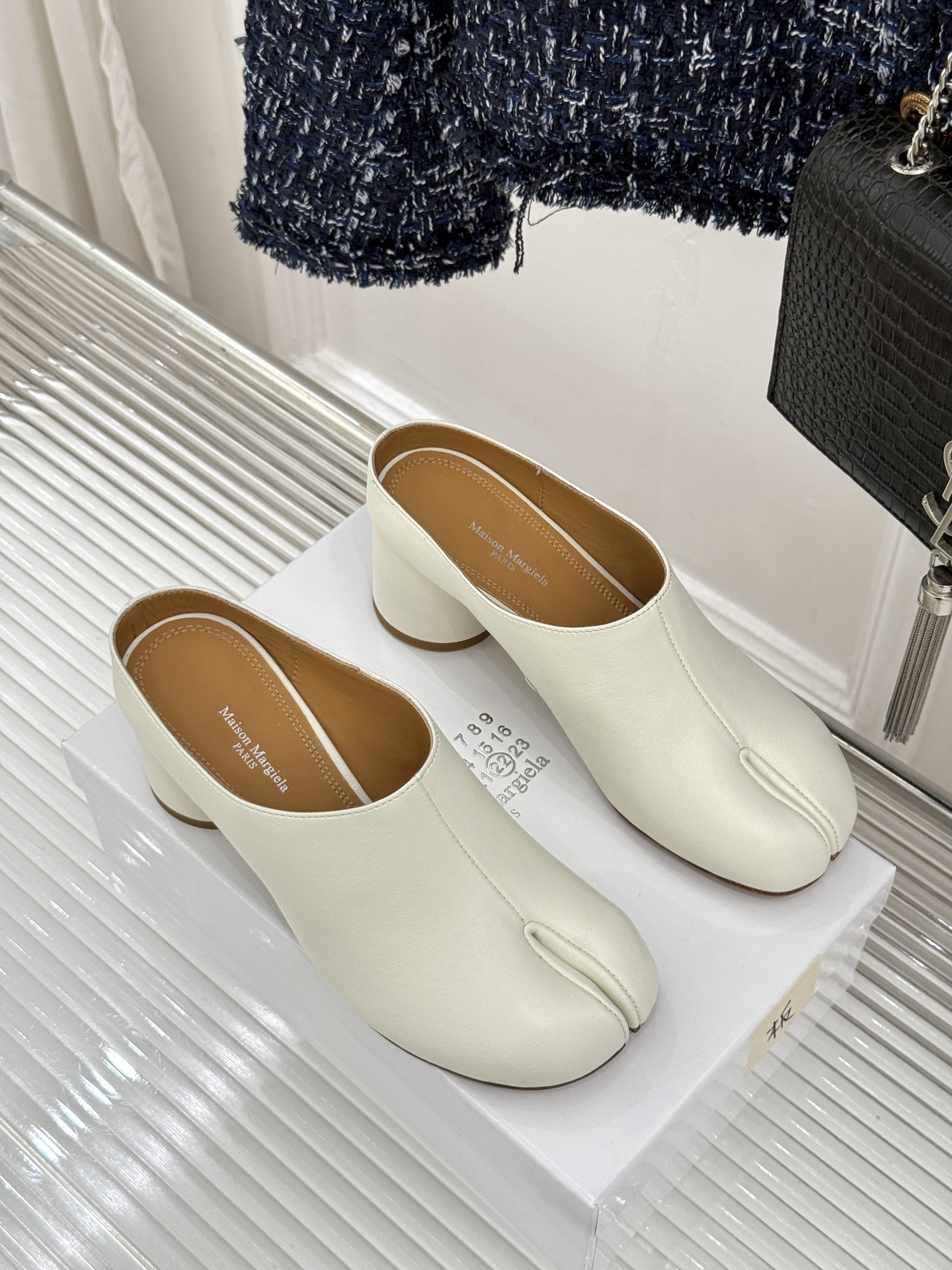 MaisonMargiela｜MM6马吉拉26WF新品分趾粗跟半拖标志性分趾鞋头搭配利落穆勒拖型一脚蹬设