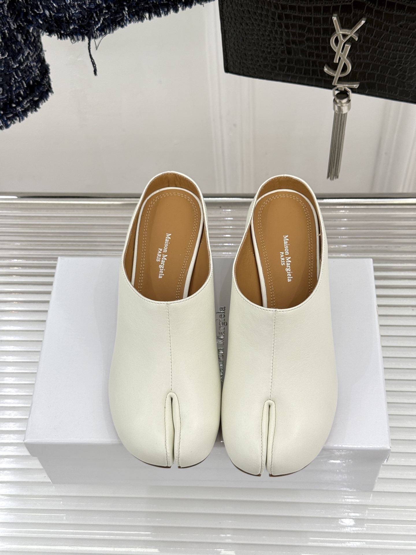 MaisonMargiela｜MM6马吉拉26WF新品分趾粗跟半拖标志性分趾鞋头搭配利落穆勒拖型一脚蹬设