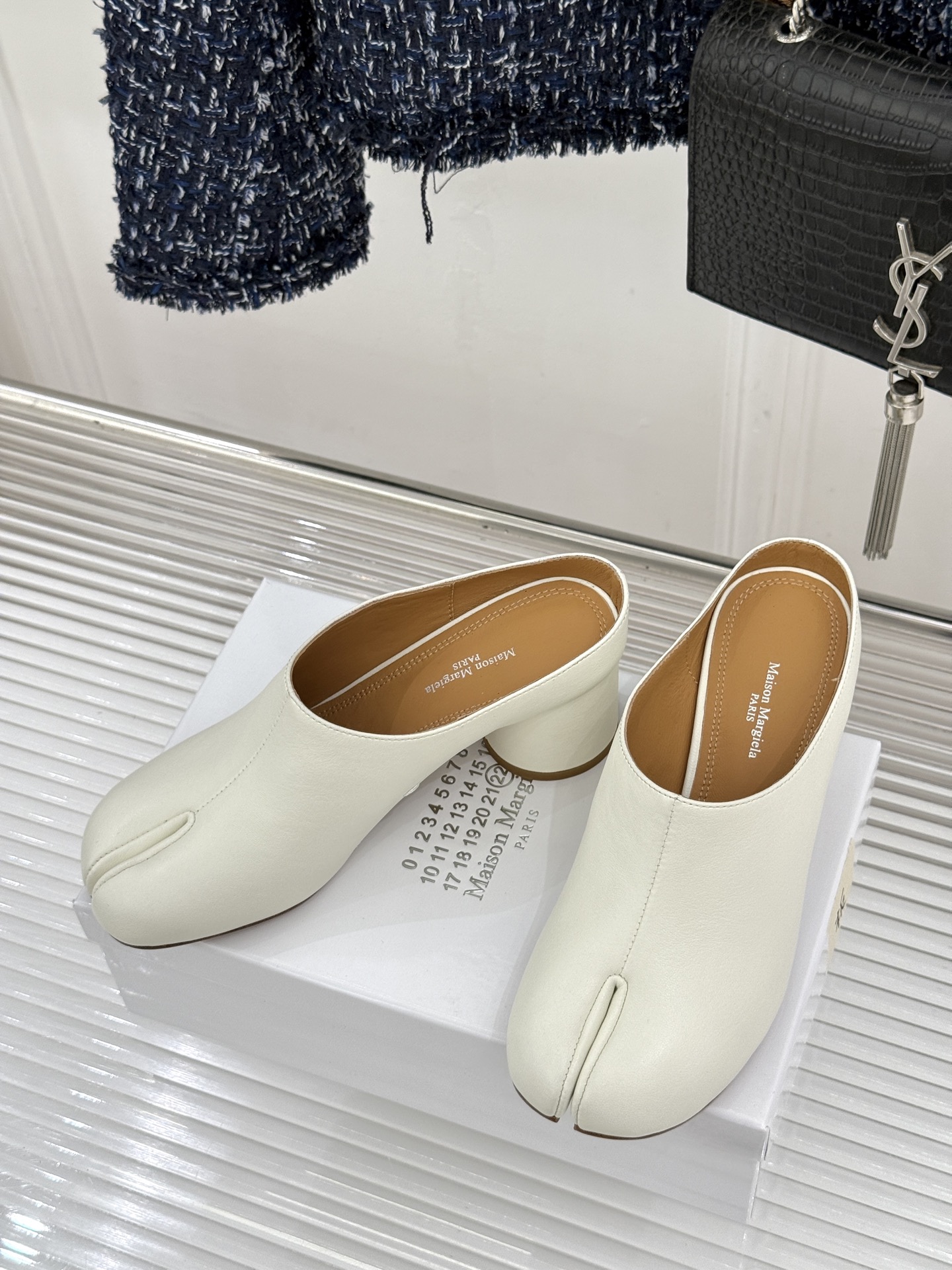 MaisonMargiela｜MM6马吉拉26WF新品分趾粗跟半拖标志性分趾鞋头搭配利落穆勒拖型一脚蹬设