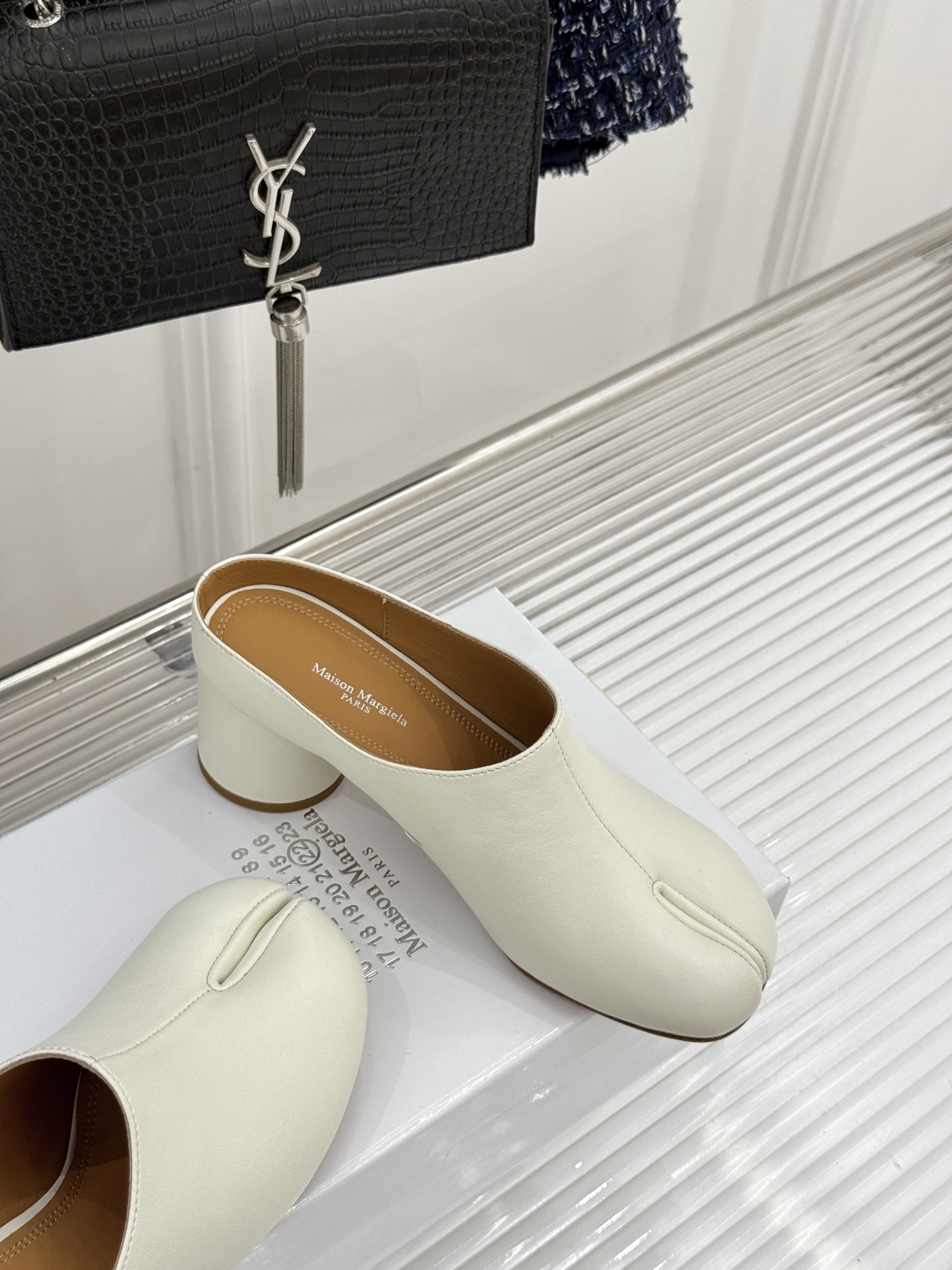 MaisonMargiela｜MM6马吉拉26WF新品分趾粗跟半拖标志性分趾鞋头搭配利落穆勒拖型一脚蹬设