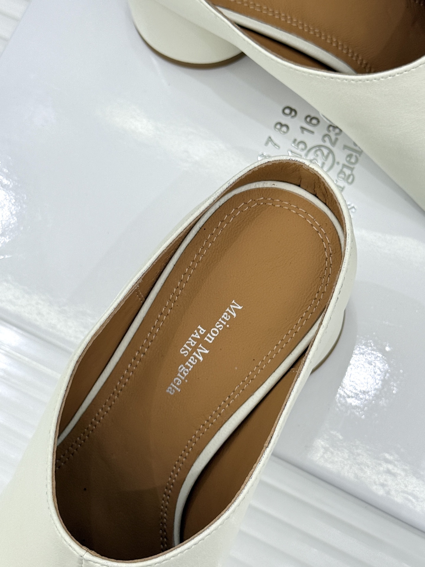 MaisonMargiela｜MM6马吉拉26WF新品分趾粗跟半拖标志性分趾鞋头搭配利落穆勒拖型一脚蹬设