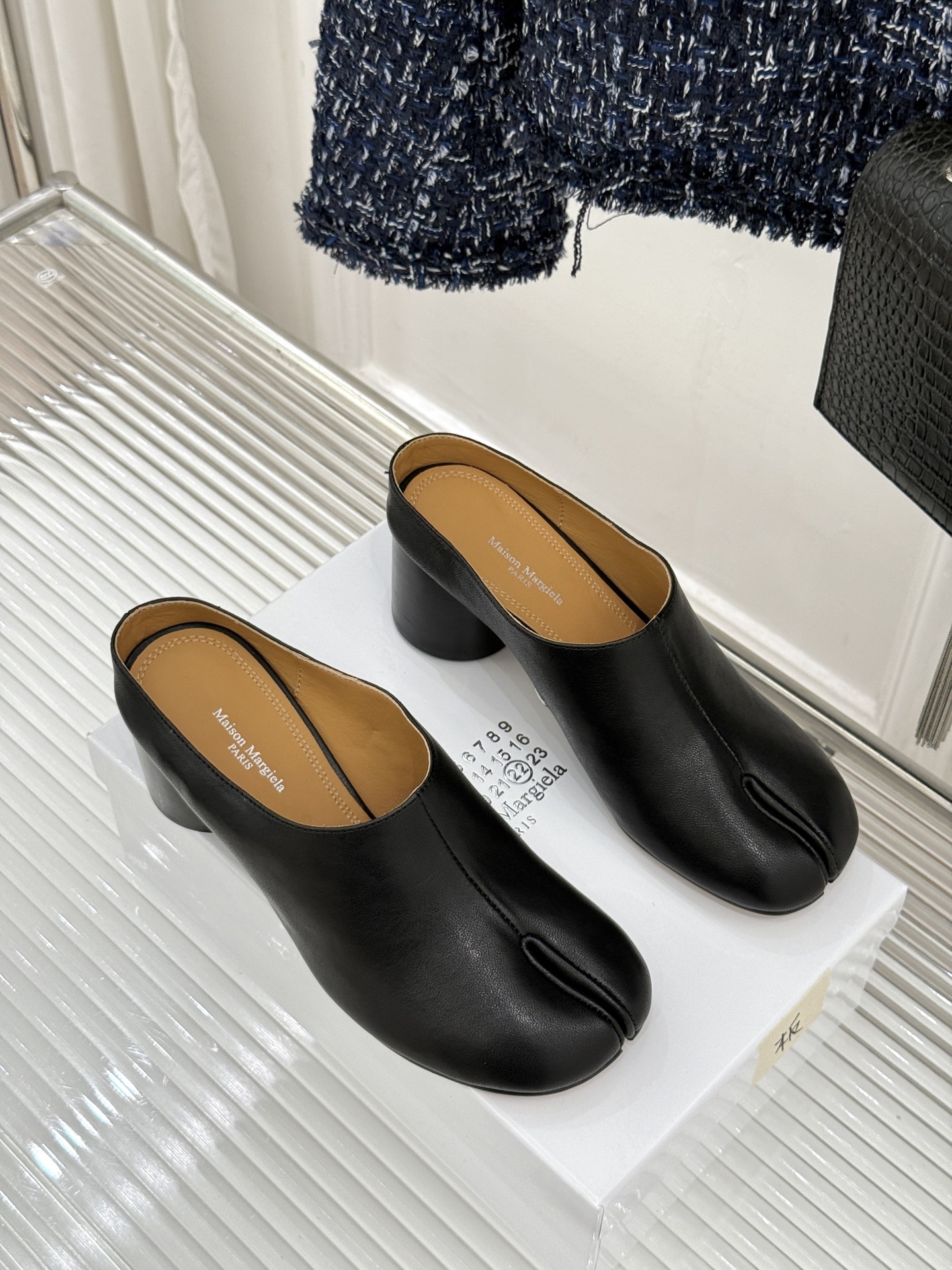 MaisonMargiela｜MM6马吉拉26WF新品分趾粗跟半拖标志性分趾鞋头搭配利落穆勒拖型一脚蹬设