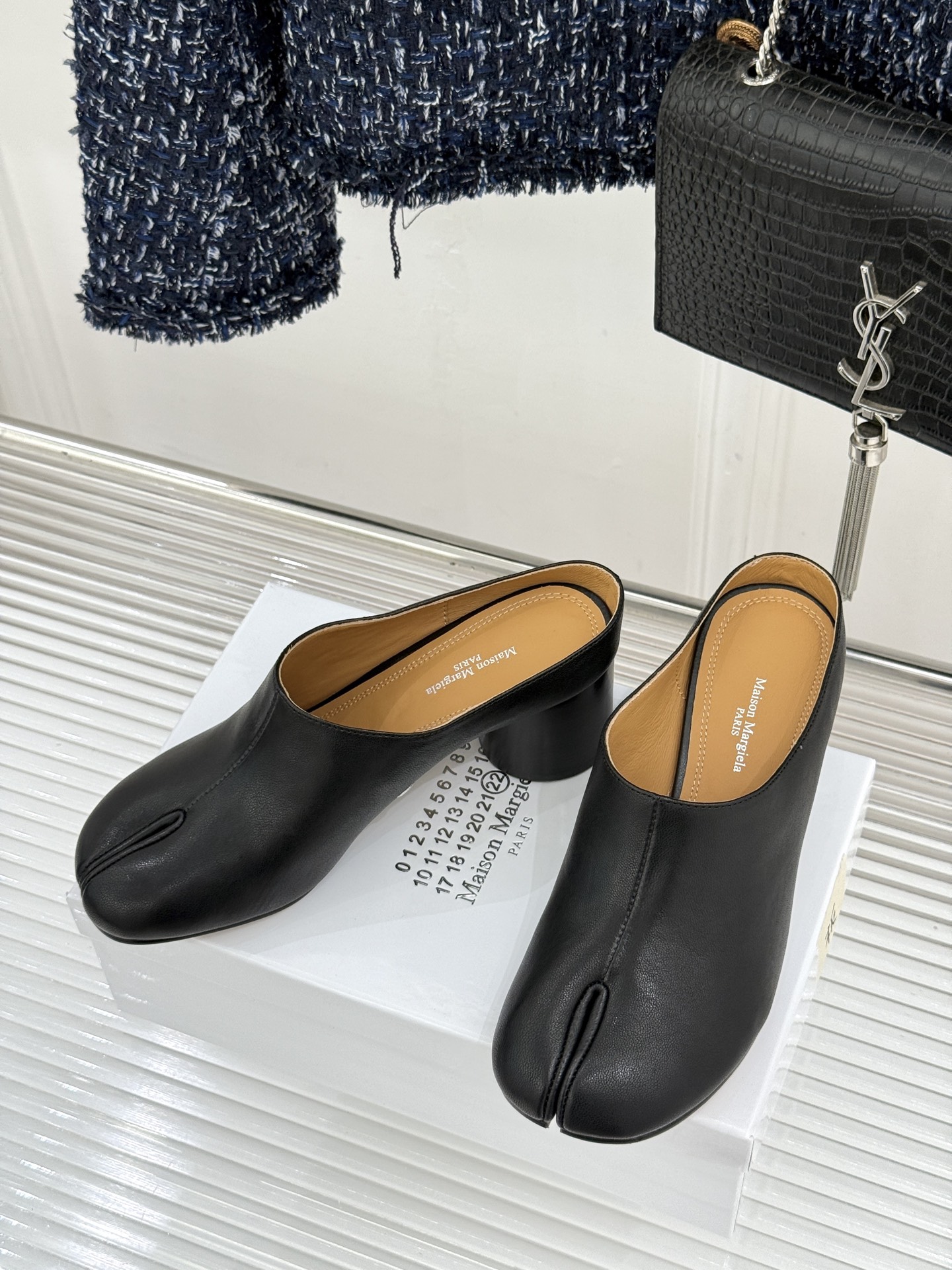 MaisonMargiela｜MM6马吉拉26WF新品分趾粗跟半拖标志性分趾鞋头搭配利落穆勒拖型一脚蹬设