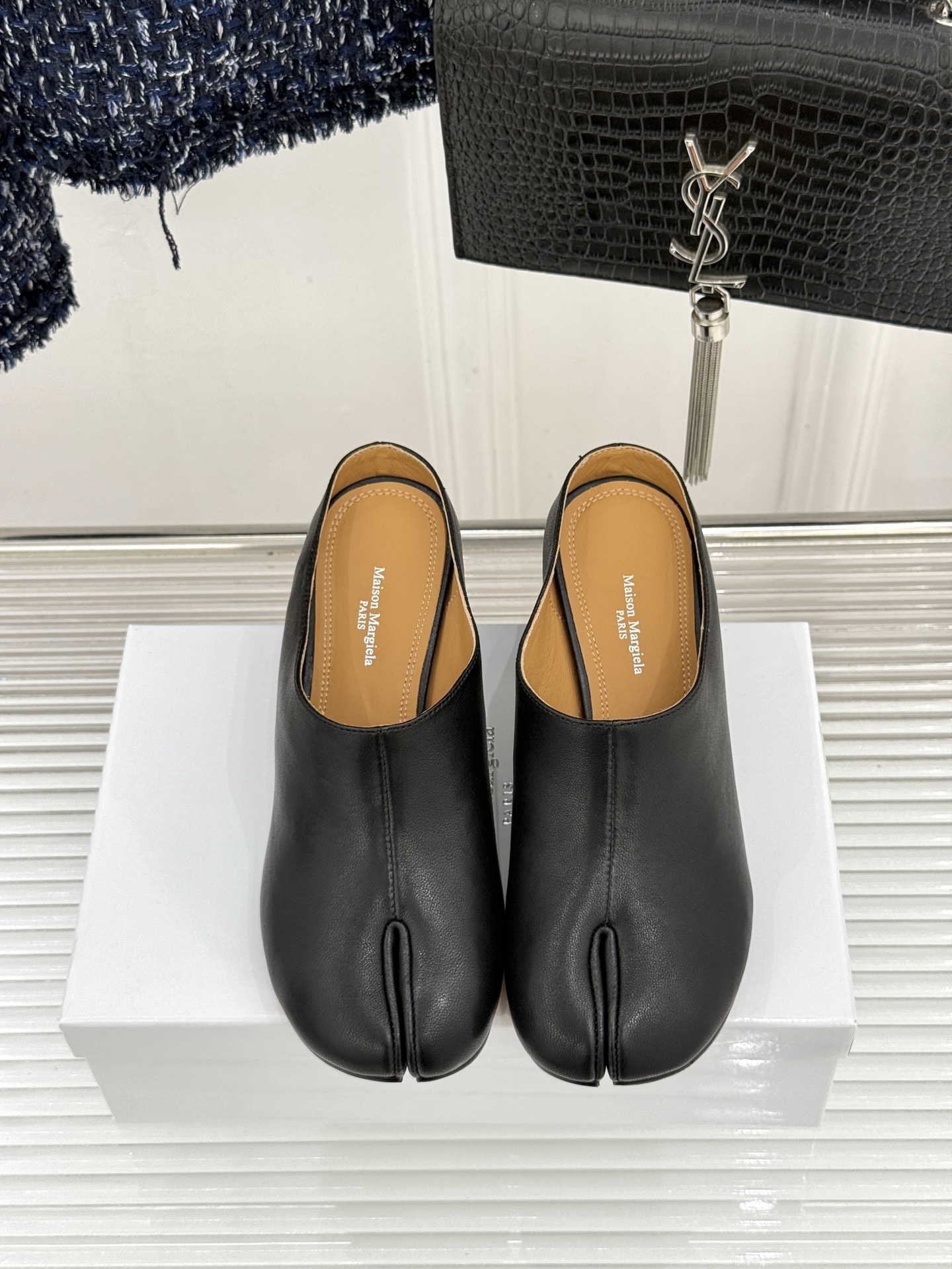 MaisonMargiela｜MM6马吉拉26WF新品分趾粗跟半拖标志性分趾鞋头搭配利落穆勒拖型一脚蹬设