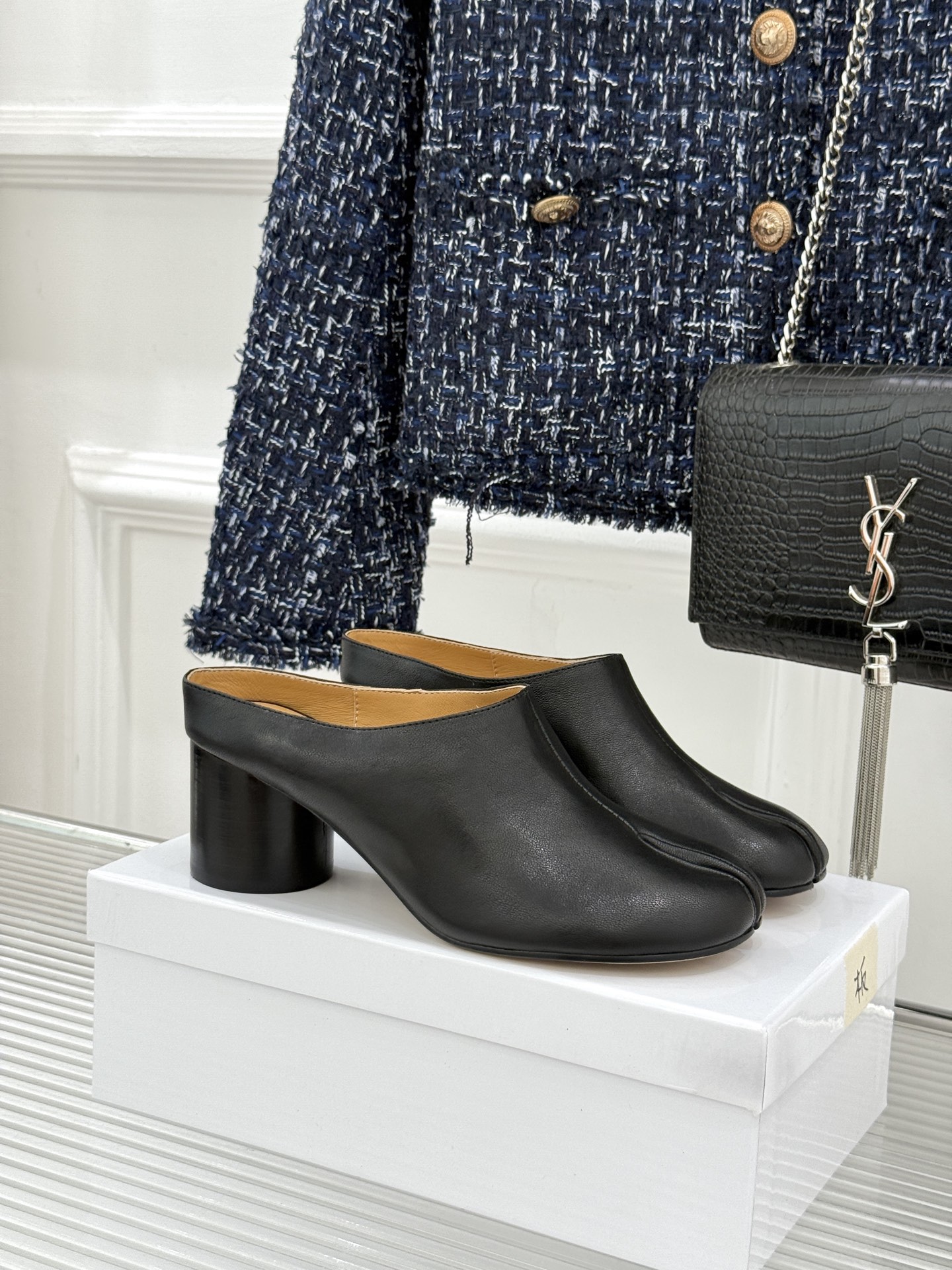 MaisonMargiela｜MM6马吉拉26WF新品分趾粗跟半拖标志性分趾鞋头搭配利落穆勒拖型一脚蹬设