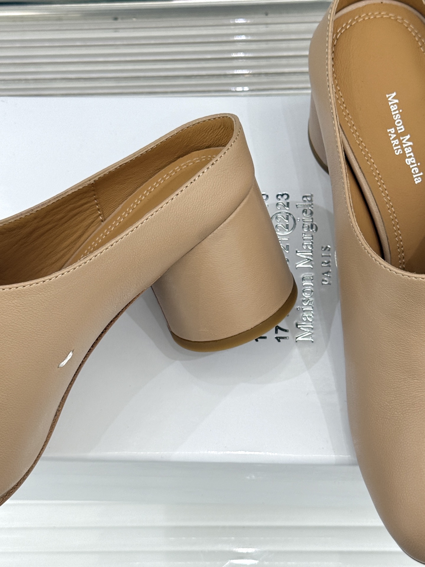 MaisonMargiela｜MM6马吉拉26WF新品分趾粗跟半拖标志性分趾鞋头搭配利落穆勒拖型一脚蹬设