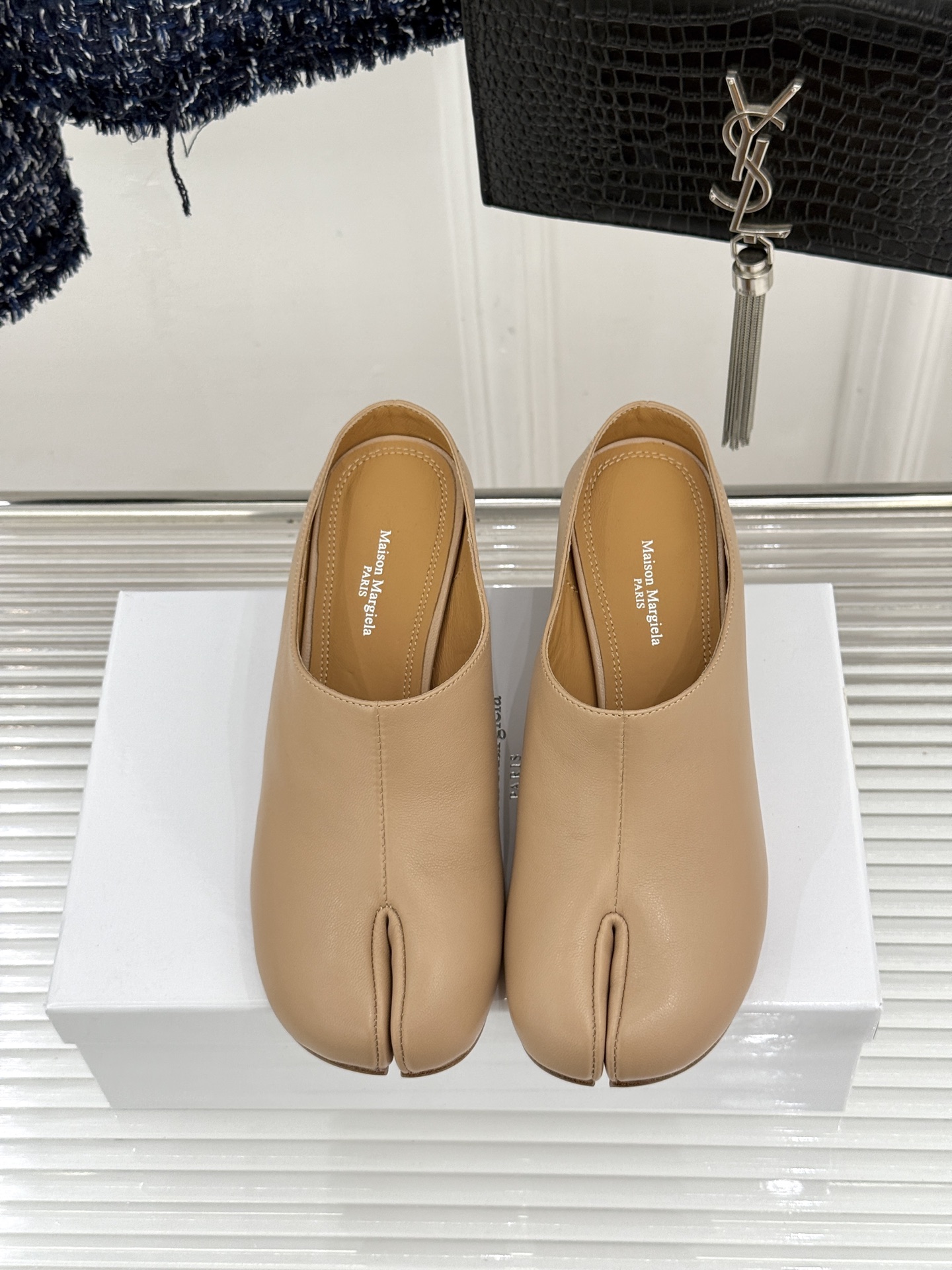 MaisonMargiela｜MM6马吉拉26WF新品分趾粗跟半拖标志性分趾鞋头搭配利落穆勒拖型一脚蹬设