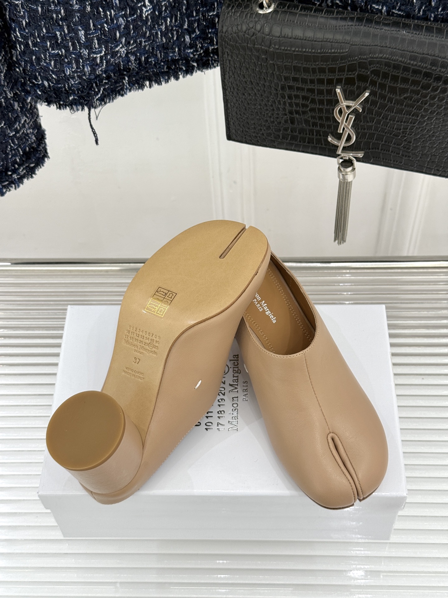 MaisonMargiela｜MM6马吉拉26WF新品分趾粗跟半拖标志性分趾鞋头搭配利落穆勒拖型一脚蹬设