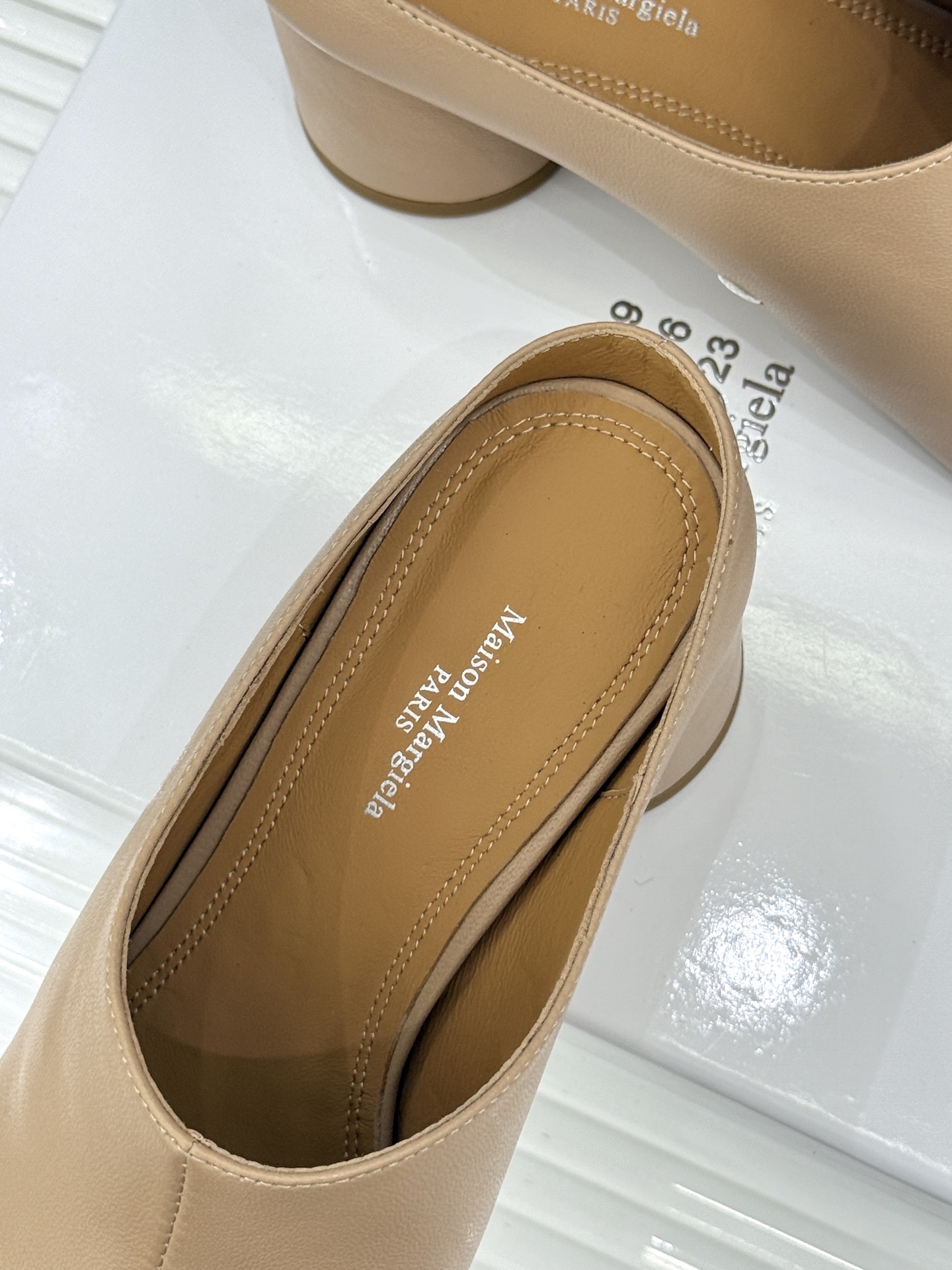 MaisonMargiela｜MM6马吉拉26WF新品分趾粗跟半拖标志性分趾鞋头搭配利落穆勒拖型一脚蹬设