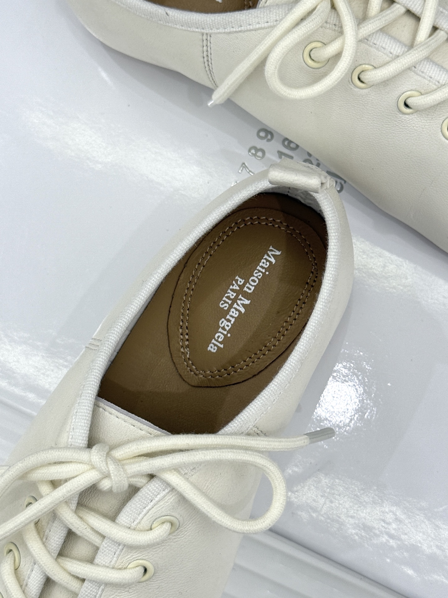 MaisonMargiela｜MM6马吉拉26WF新品绑带分趾小皮鞋MM6以解构美学重塑Tabi分趾经典