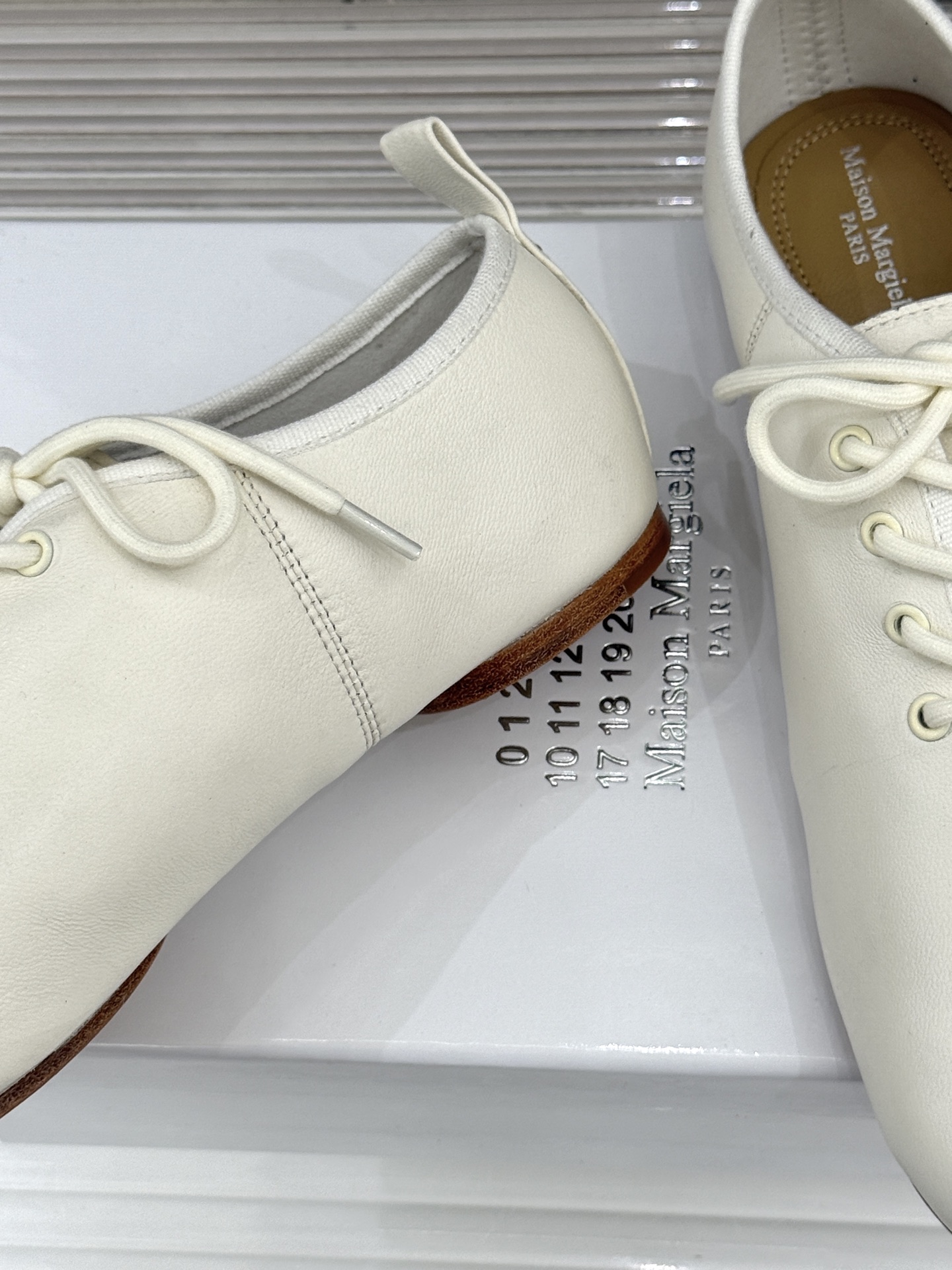 MaisonMargiela｜MM6马吉拉26WF新品绑带分趾小皮鞋MM6以解构美学重塑Tabi分趾经典